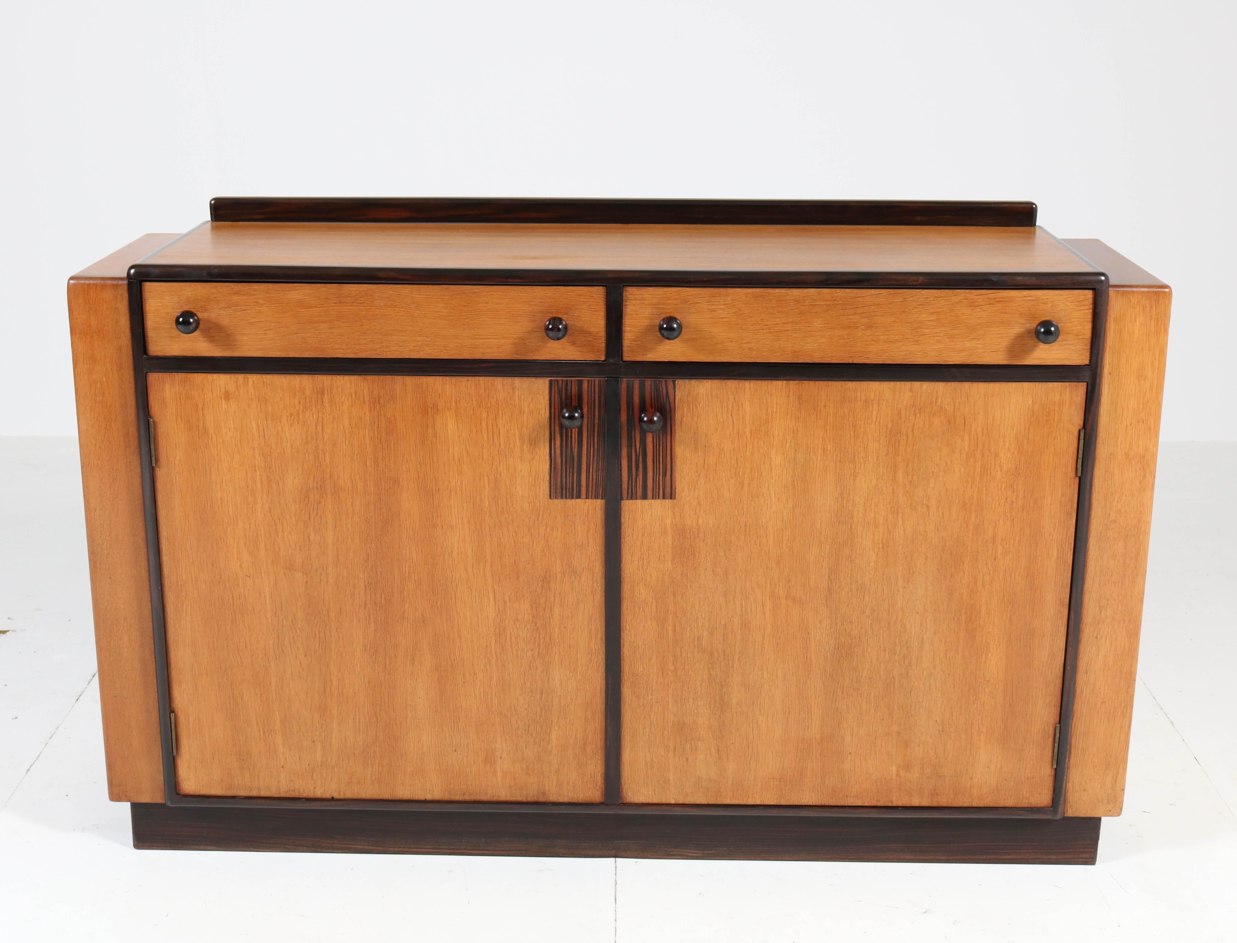 Oak Art Deco Haagse School Credenza or Sideboard by P.E.L. Izeren, 1920s In Good Condition In Amsterdam, NL