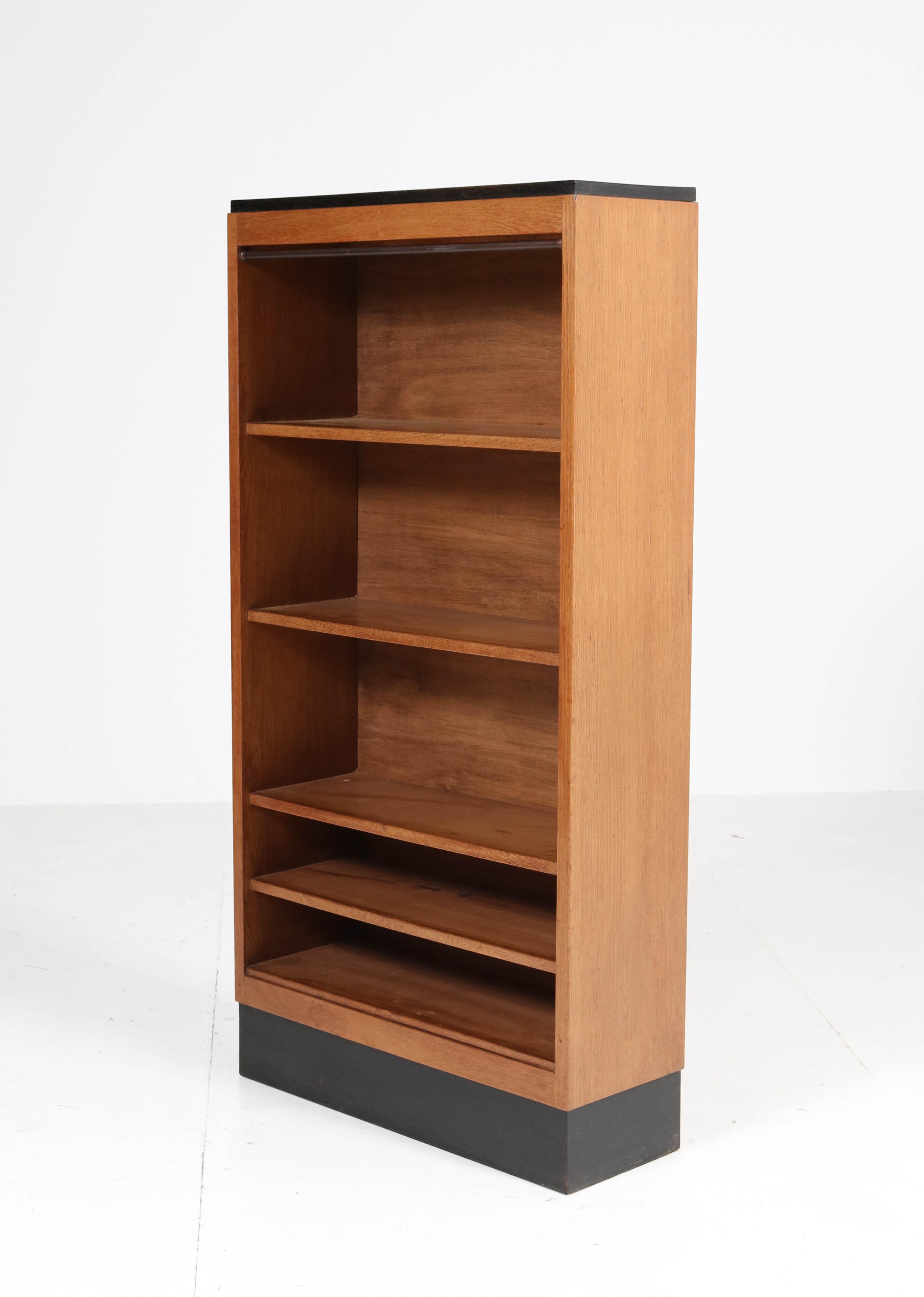 Oak Art Deco Haagse School Open Bookcases by H. Fels for L.O.V. Oosterbeek, 1924 In Good Condition In Amsterdam, NL