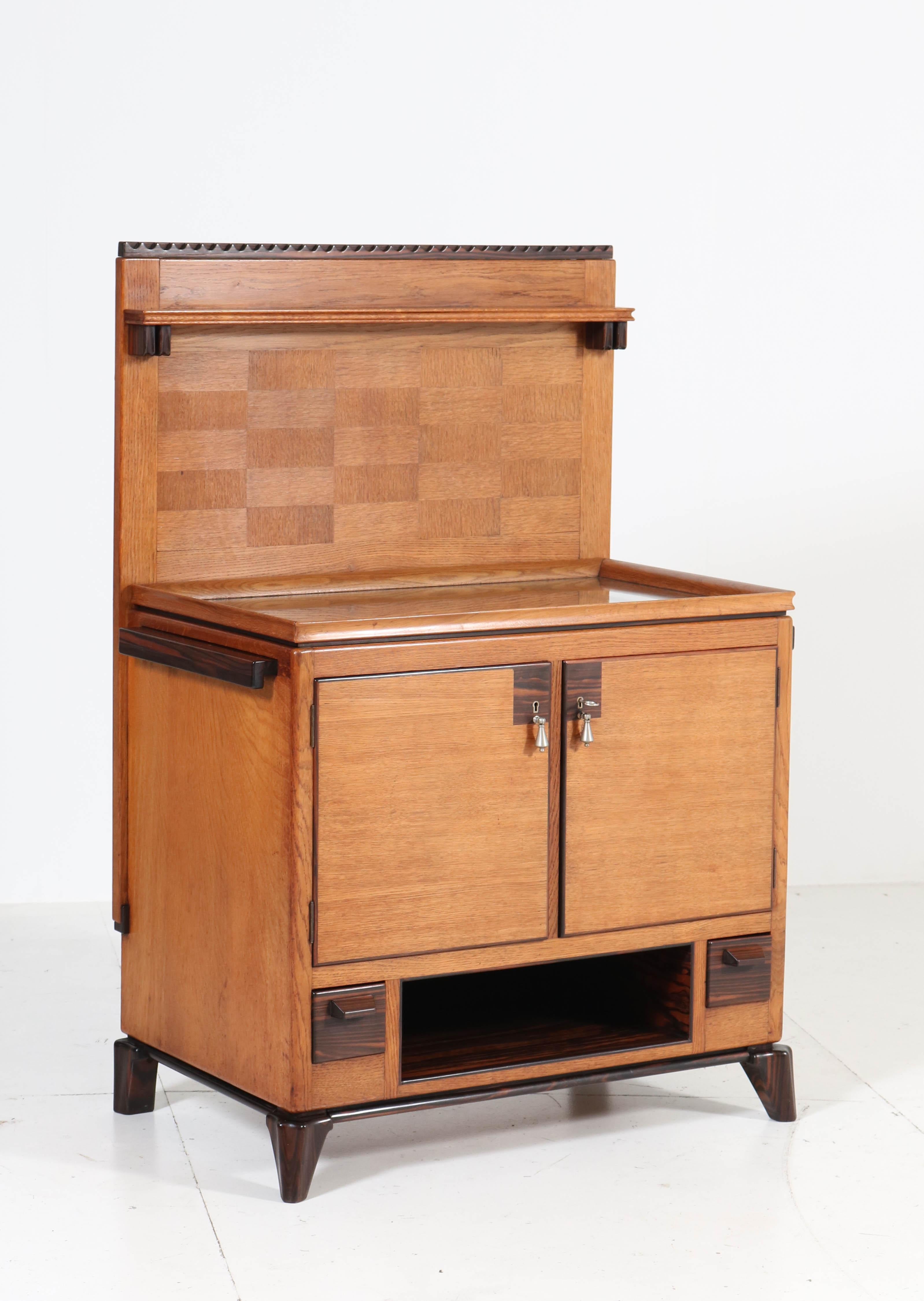 Magnificent and very rare Art Deco Haagse School serving cabinet.
Design by Anton Lucas Leiden.
Striking Dutch design from the twenties.
Oak with ebony Macassar top and original oak or glass serving tray.
Four original solid ebony Macassar