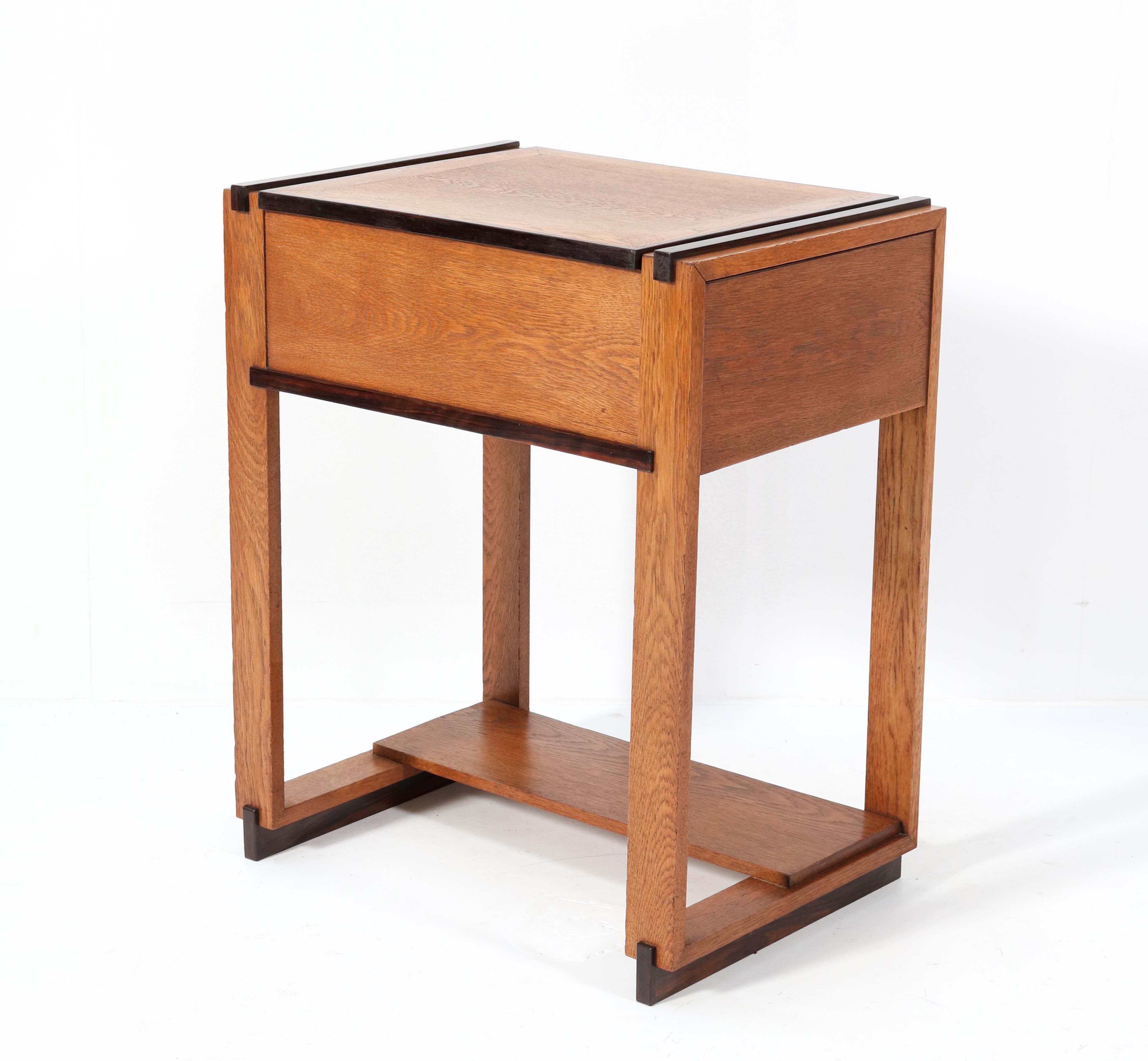 Magnificent and rare Art Deco Haagse School sewing table.
Design by P.E.L. Izeren for Genneper Molen.
Striking Dutch design from the 1920s.
Oak with Macassar ebony lining.
In very good condition with a beautiful patina.
   