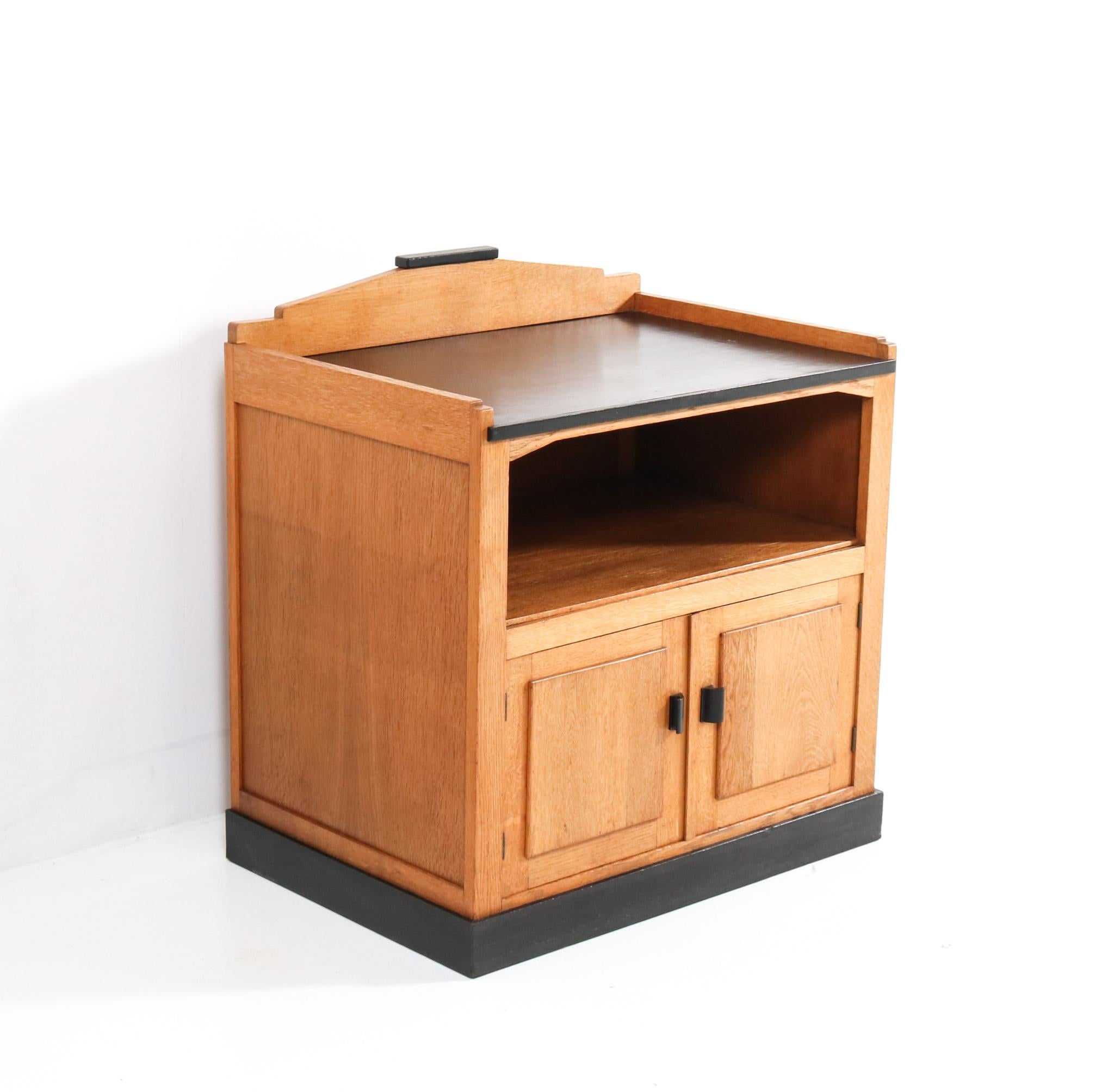 Oak Art Deco Haagse School Tea Cabinet by Jan Brunott, 1920s In Good Condition In Amsterdam, NL