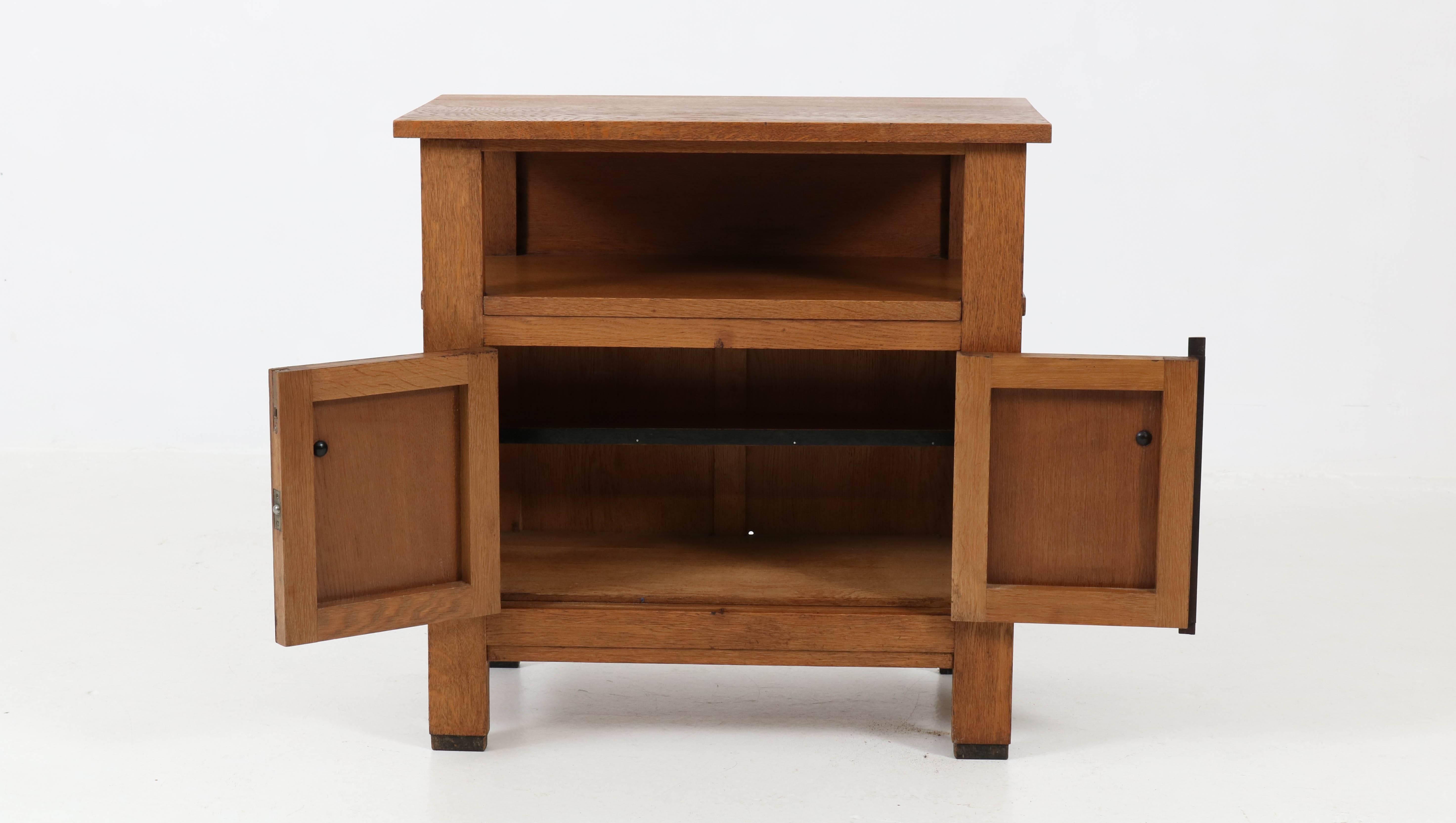 Oak Art Deco Haagse School Tea Cabinet by J.C.Le Cointre Den Haag, 1920s In Good Condition For Sale In Amsterdam, NL