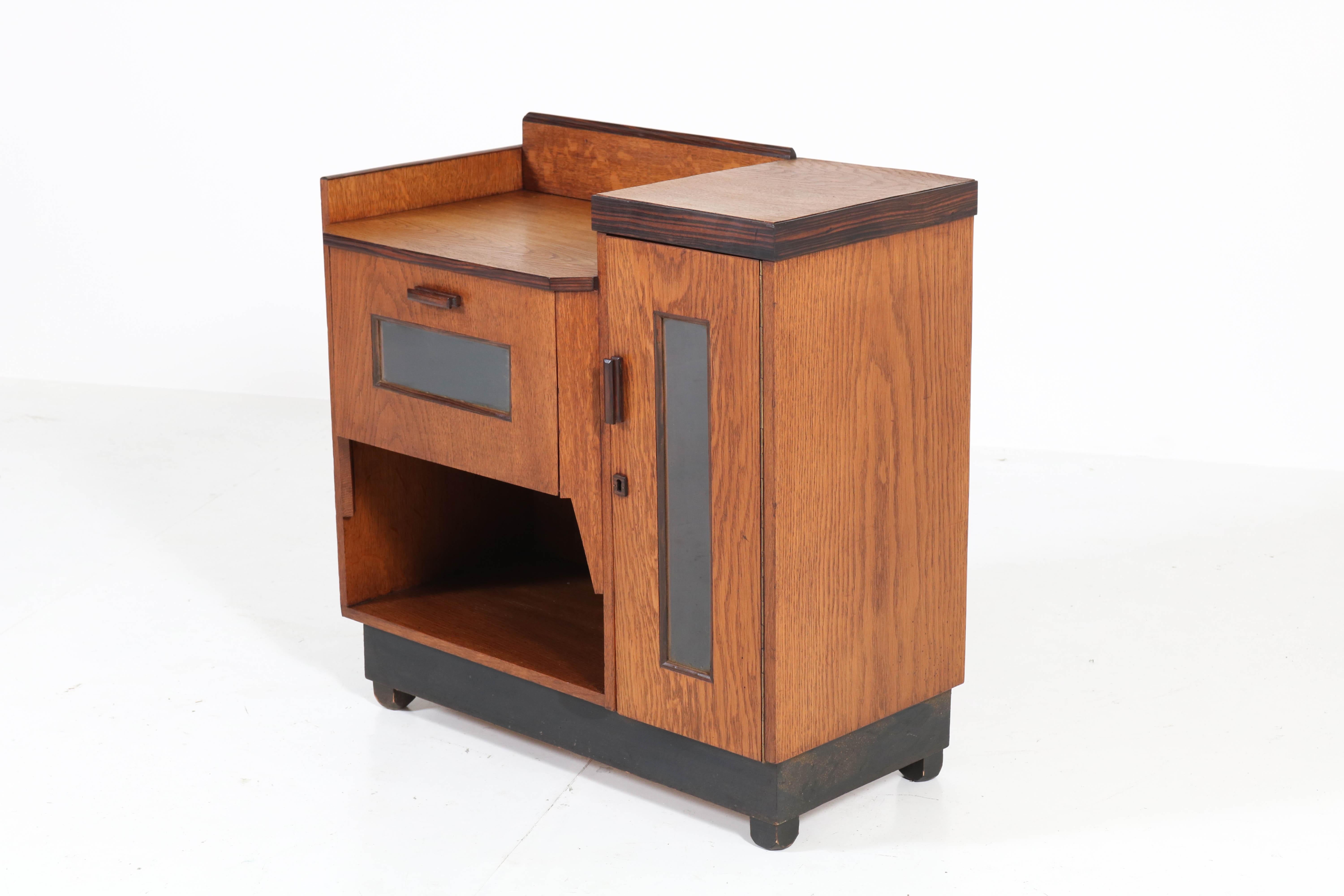 Dutch Oak Art Deco Haagse School Tea Cabinet by P.E.L. Izeren for Genneper Molen For Sale