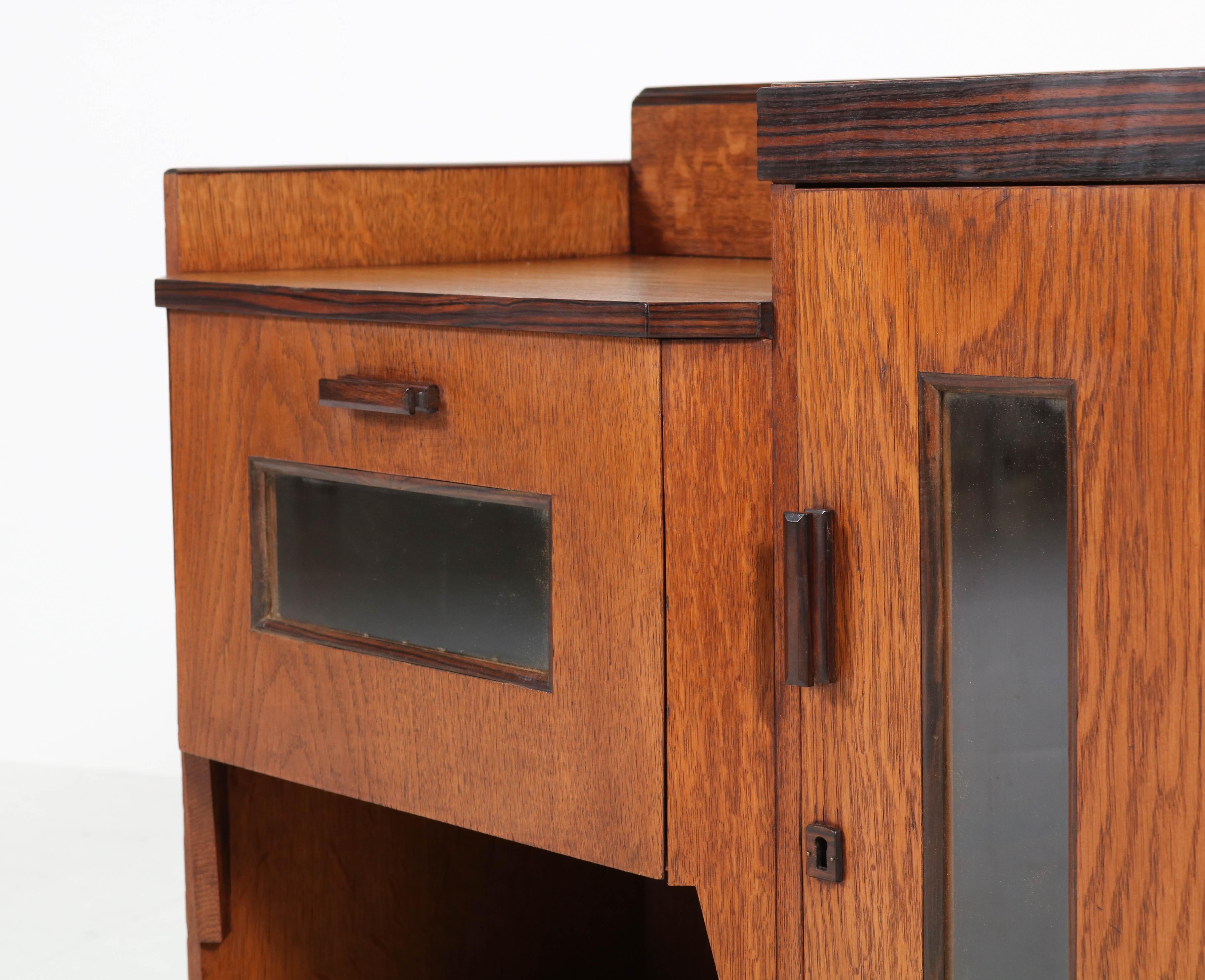 Oak Art Deco Haagse School Tea Cabinet by P.E.L. Izeren for Genneper Molen In Good Condition For Sale In Amsterdam, NL