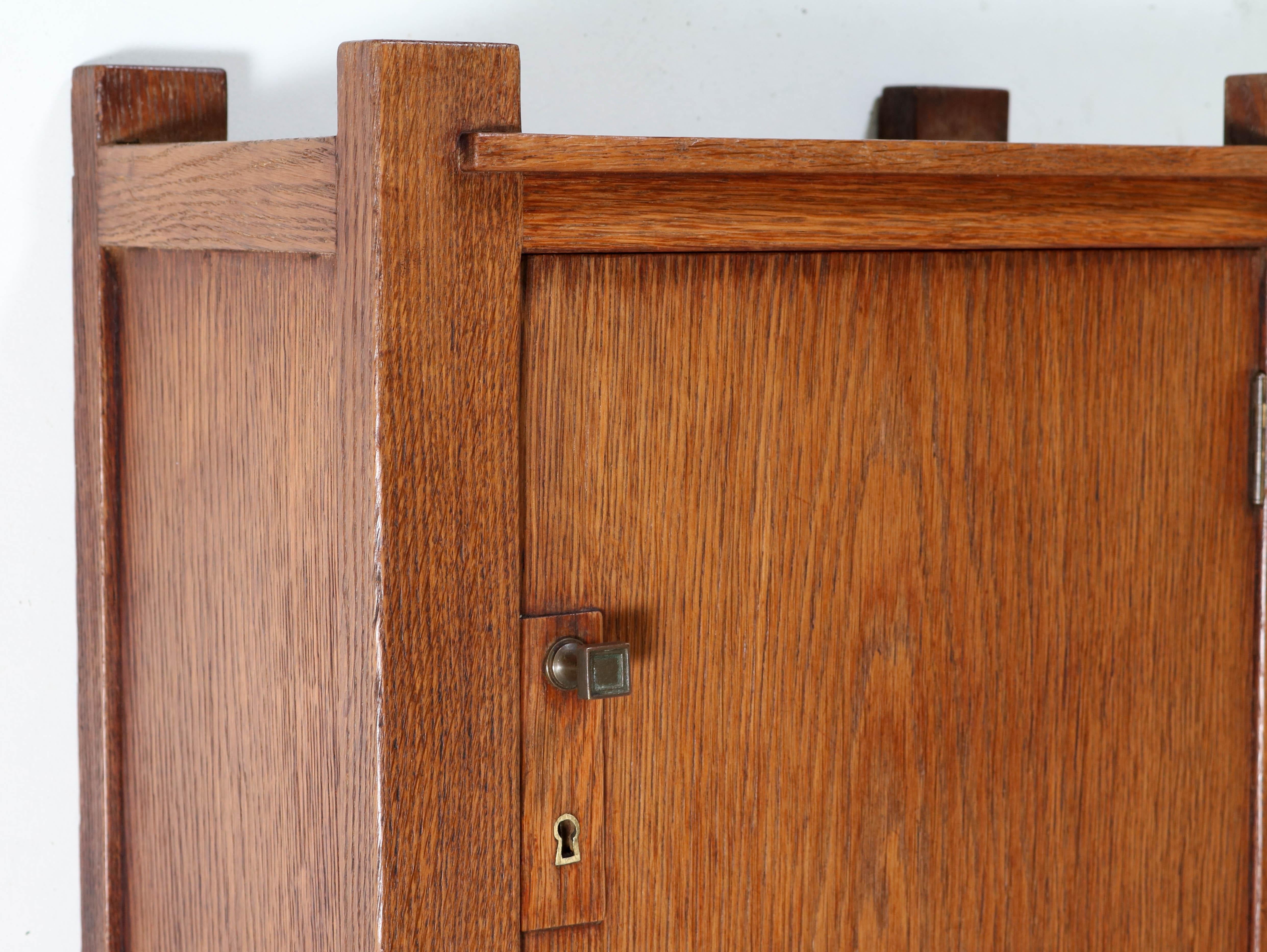 school wall cabinets