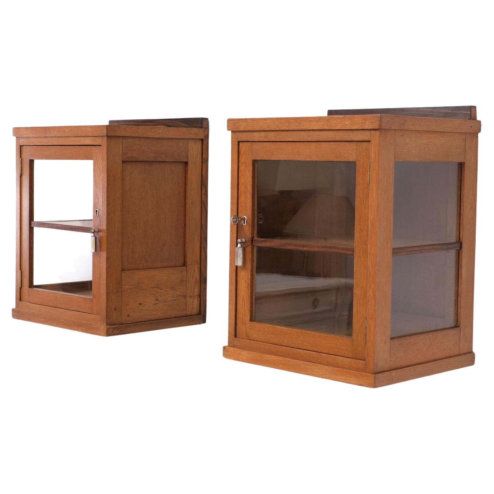 Two very nice Oak Wood hanging Cabinets .
Art deco, 1930s. One shelve each and one key . Nickel handles . Good condition . 
Please don't hesitate to reach out for alternative shipping quote