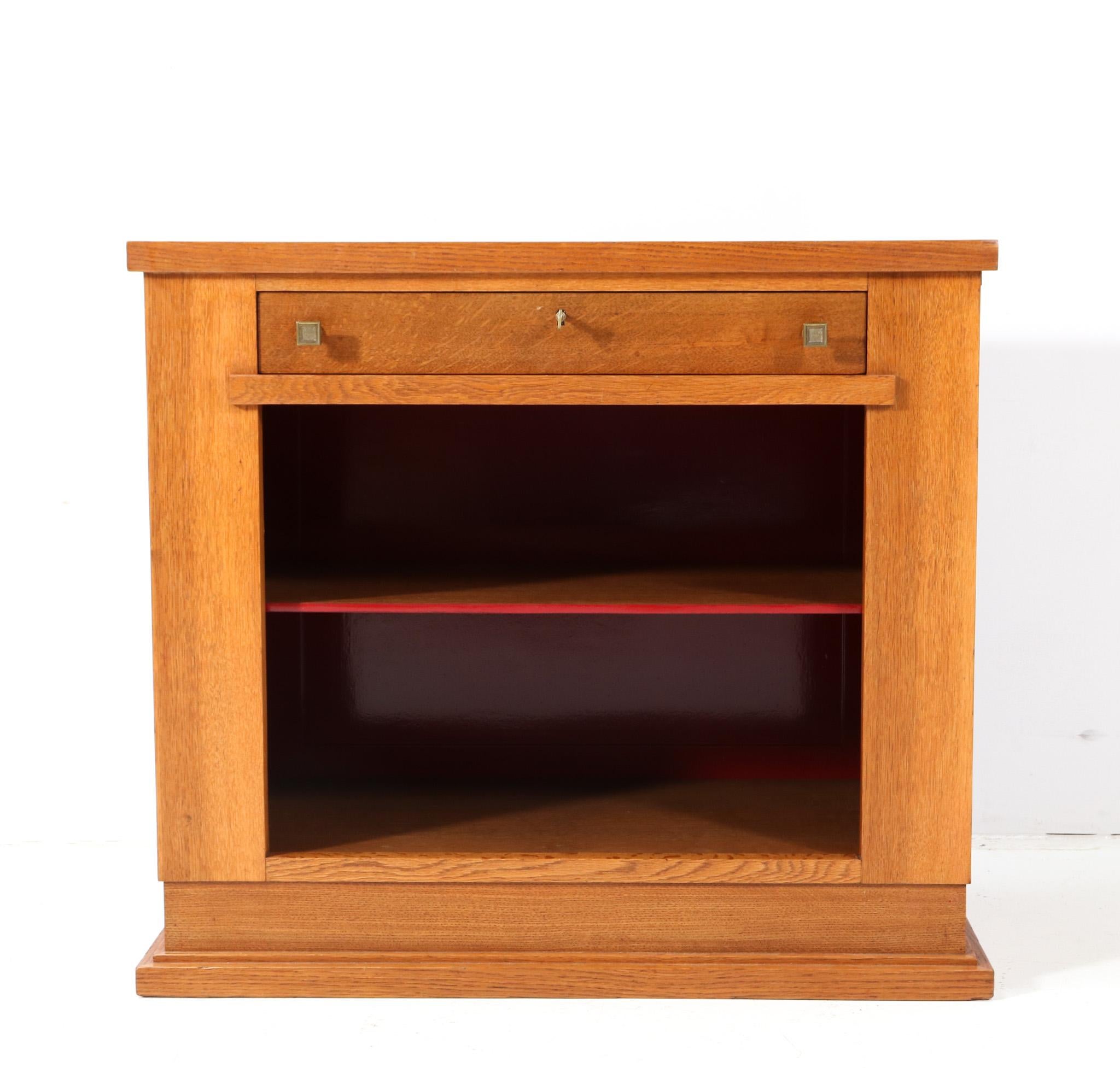 Oak Art Deco Modernist Cabinet by Hendrik Wouda for H. Pander & Zonen, 1924 In Good Condition For Sale In Amsterdam, NL