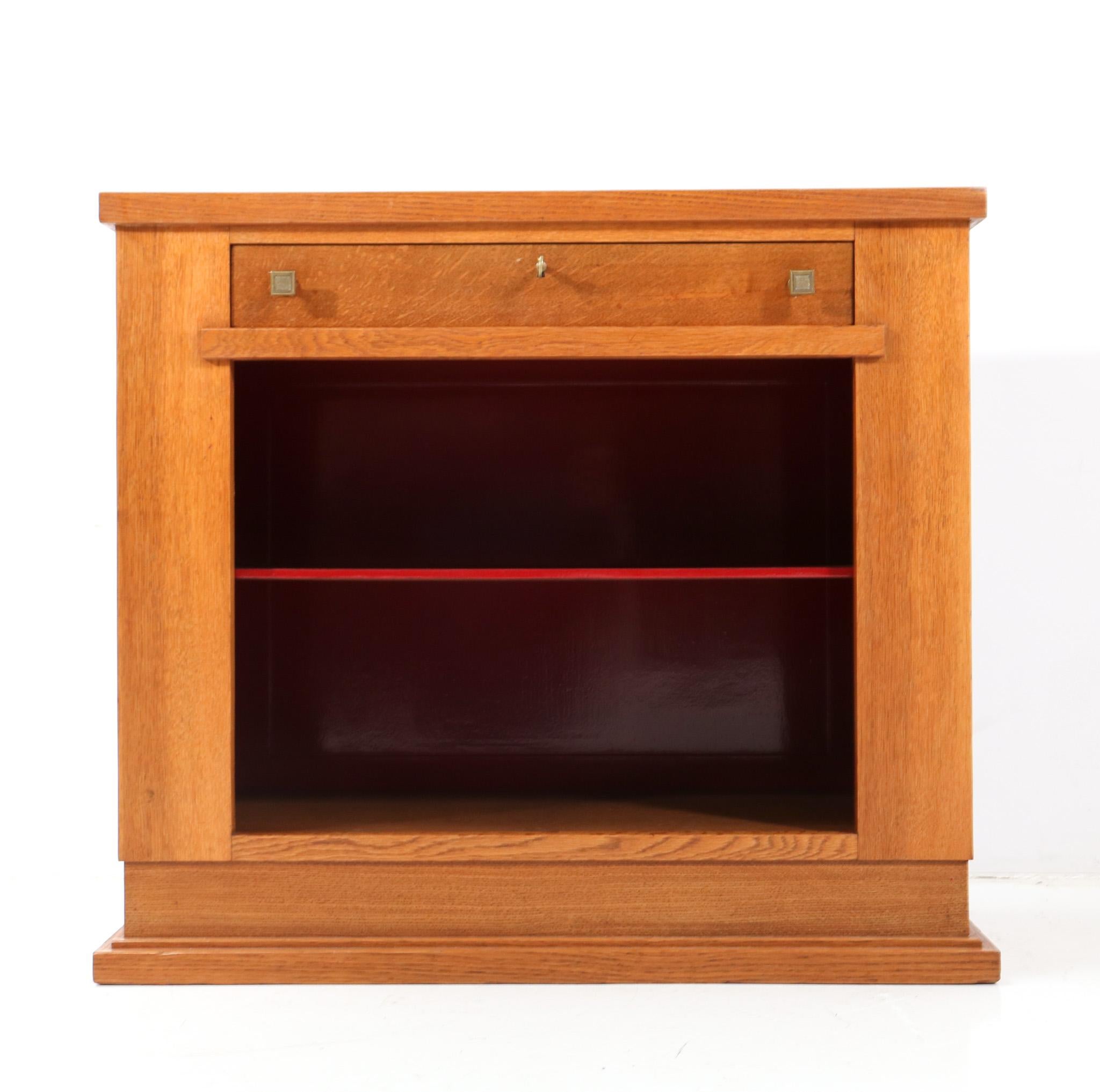 Oak Art Deco Modernist Cabinet by Hendrik Wouda for H. Pander & Zonen, 1924 For Sale 1