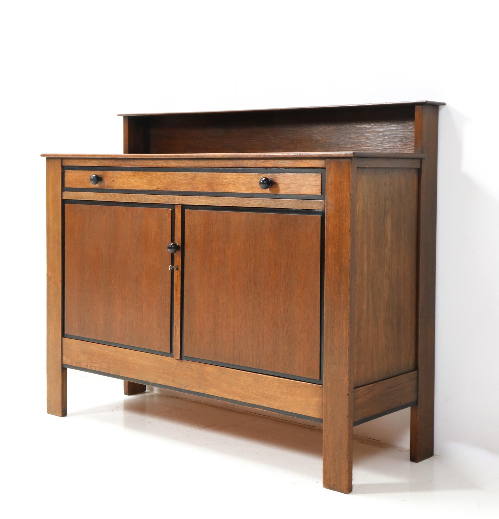 Oak Art Deco Modernist Credenza by J.A. Muntendam for L.O.V. Oosterbeek, 1920s In Good Condition For Sale In Amsterdam, NL