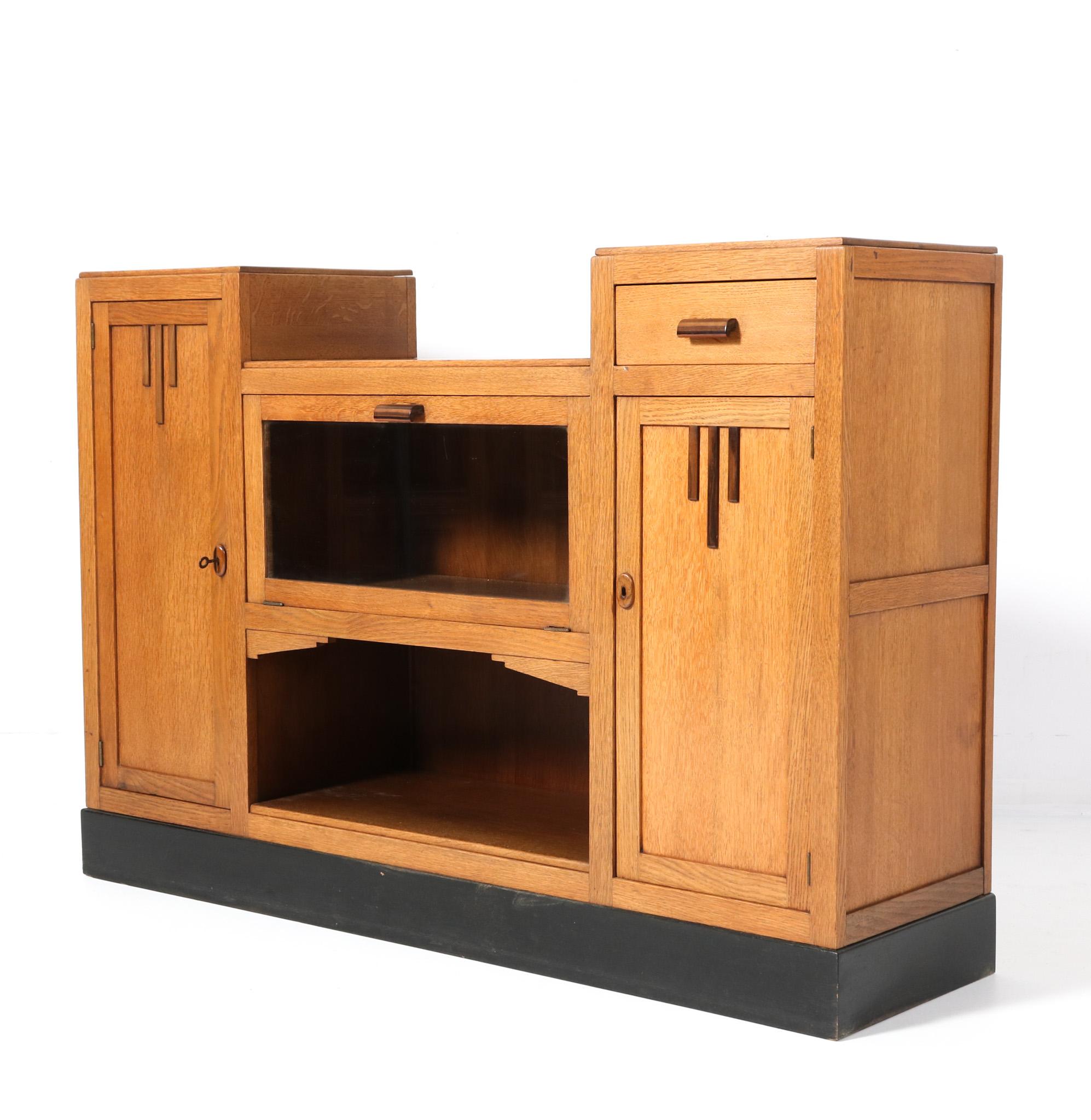 Early 20th Century Oak Art Deco Modernist Credenza or Sideboard, 1920s For Sale