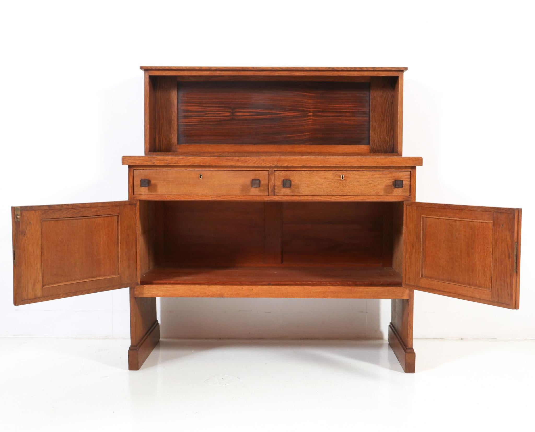 Néerlandais Crédence ou buffet moderniste Art Déco en chêne de Hendrik Wouda pour Pander, 1924 en vente