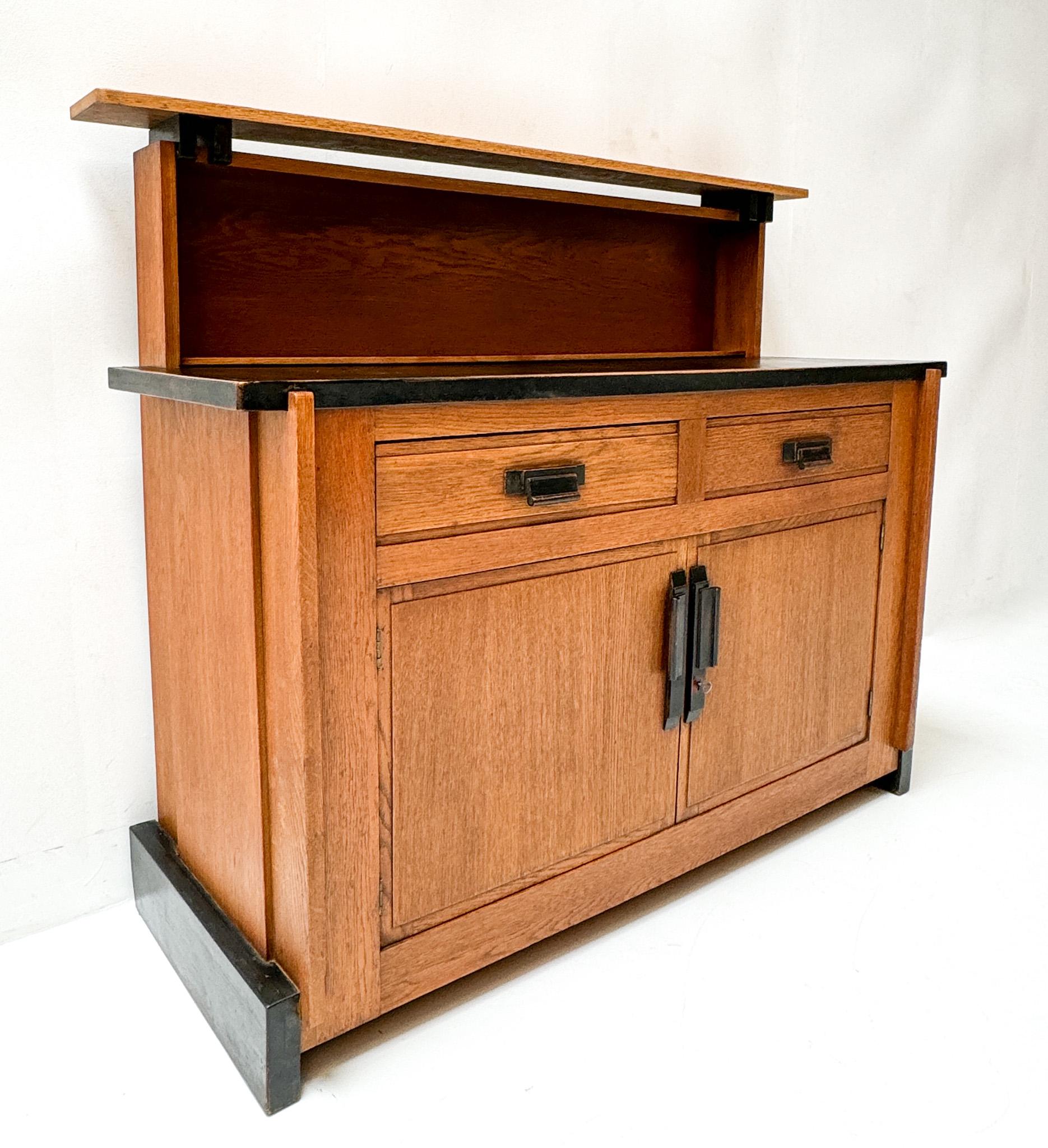 Oak Art Deco Modernist Credenza or Sideboard by Jan Brunott, 1920s In Good Condition For Sale In Amsterdam, NL