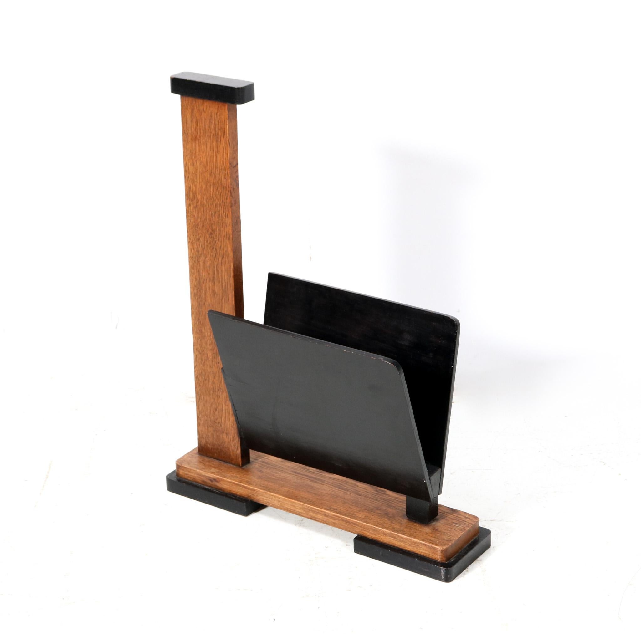 Stunning and rare Art Deco Modernist magazine rack.
Striking Dutch design from the 1920s.
Solid oak with original black lacquered elements.
This wonderful Art Deco Modernist magazine rack is in very good condition with minor wear consistent with age