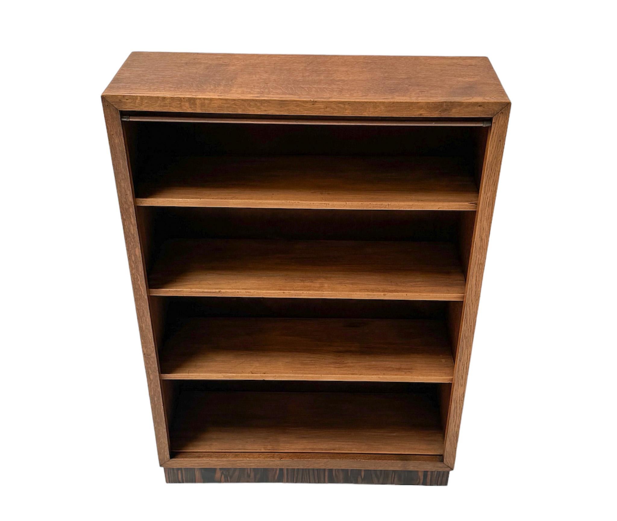 EICHE Art Deco Modernist Offenes Bücherregal, 1920er Jahre (Makassar) im Angebot
