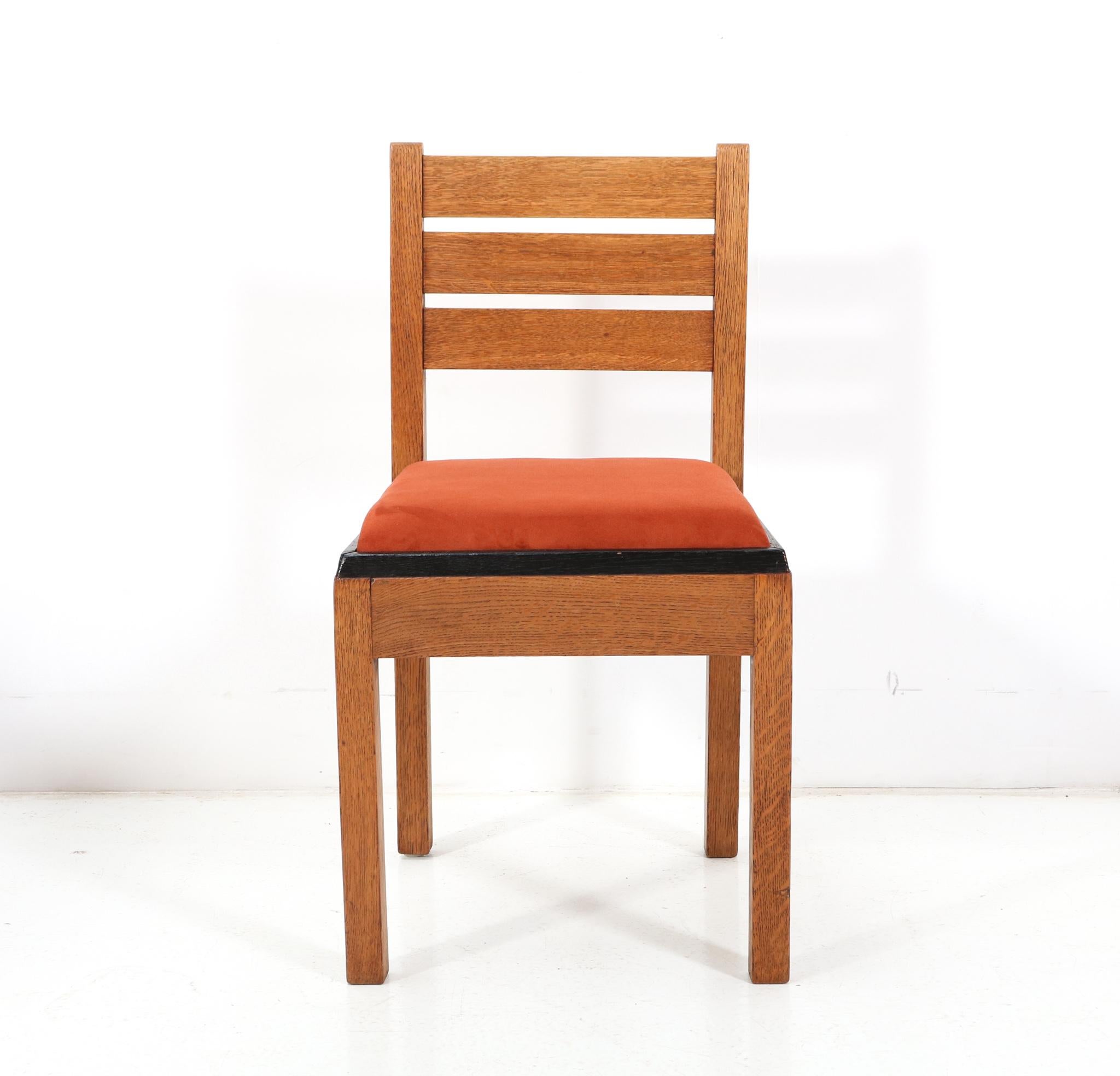 Magnificent and ultra rare Art Deco Modernist side chair.
Design by Jan Brunott.
Striking Dutch design from the 1920s.
Solid oak frame with original black lacquered lining.
The seat has been re-upholstered with a cognac velvet fabric.
This
