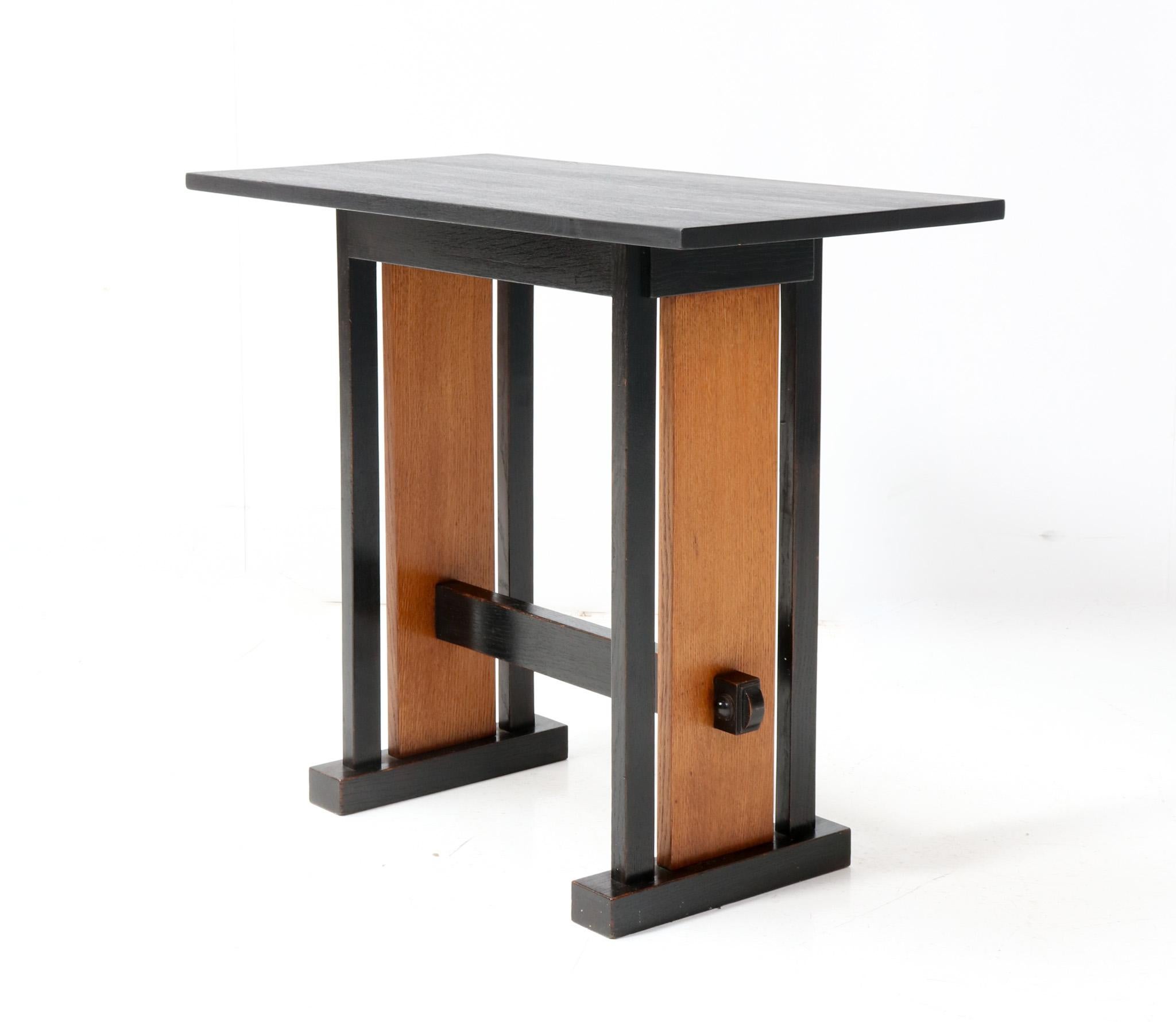Magnificent and ultra rare Art Deco Modernist side table.
Design by Cor Alons and executed by Fa. Winterkamp & Van Putten.
Striking Dutch design from the 1920s.
Solid oak and black lacquered base with original black lacquered refinished top.
In very