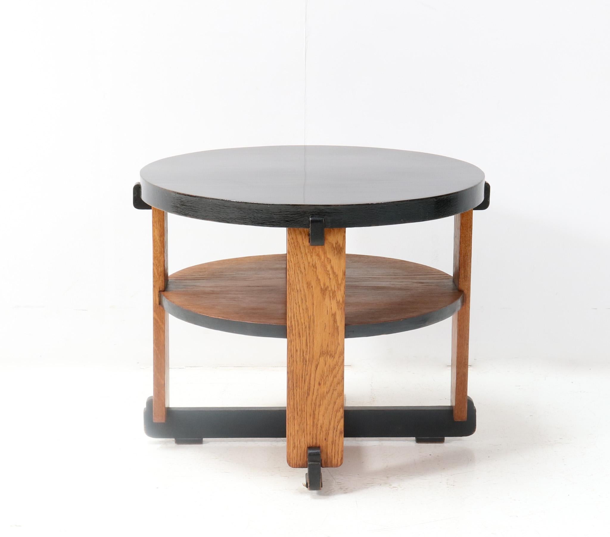 Stunning and rare Art Deco Modernist side table.
Design by Jan Brunott.
Striking Dutch design from the 1920s.
Solid oak base with original black lacquered oak veneered top.
In very good original condition with minor wear consistent with age and use,