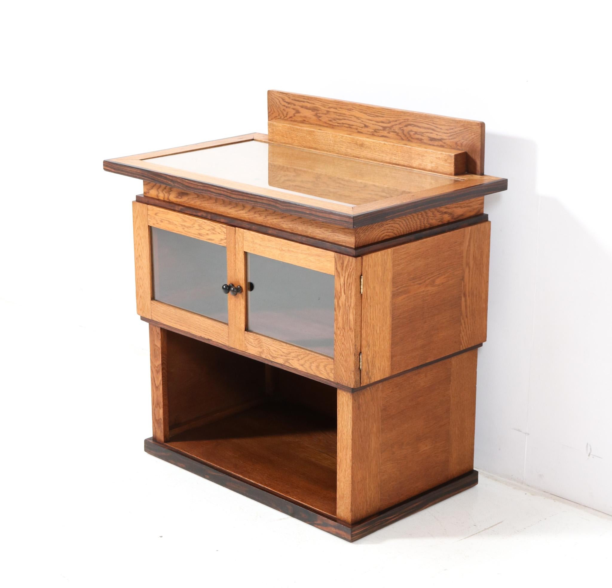 Early 20th Century Oak Art Deco Modernist Tea Cabinet by P.E.L. Izeren for De Genneper Molen, 1920s For Sale