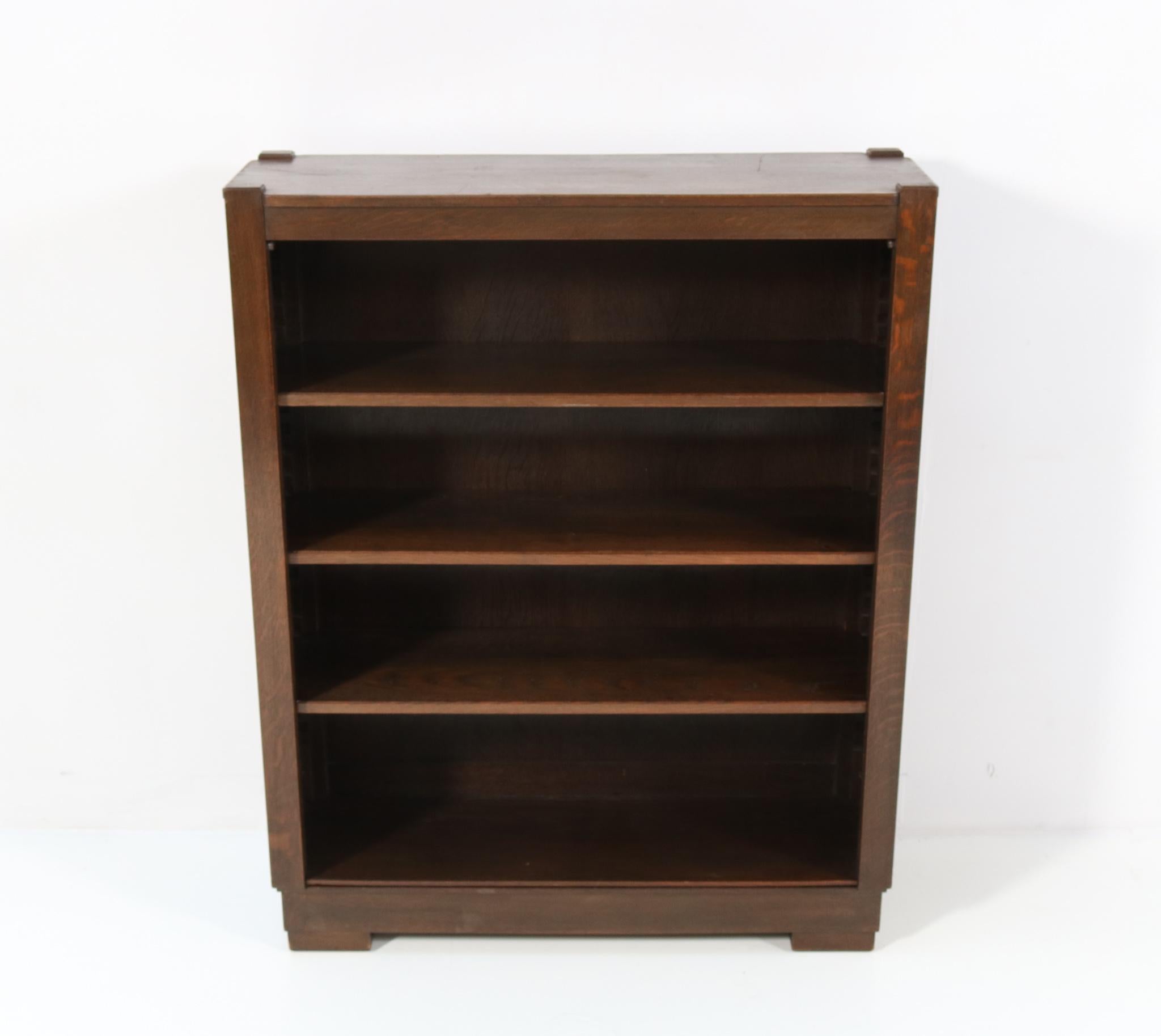 Oak Art Deco Open Bookcase by Frits Spanjaard for L.O.V. Oosterbeek, 1920s In Good Condition For Sale In Amsterdam, NL