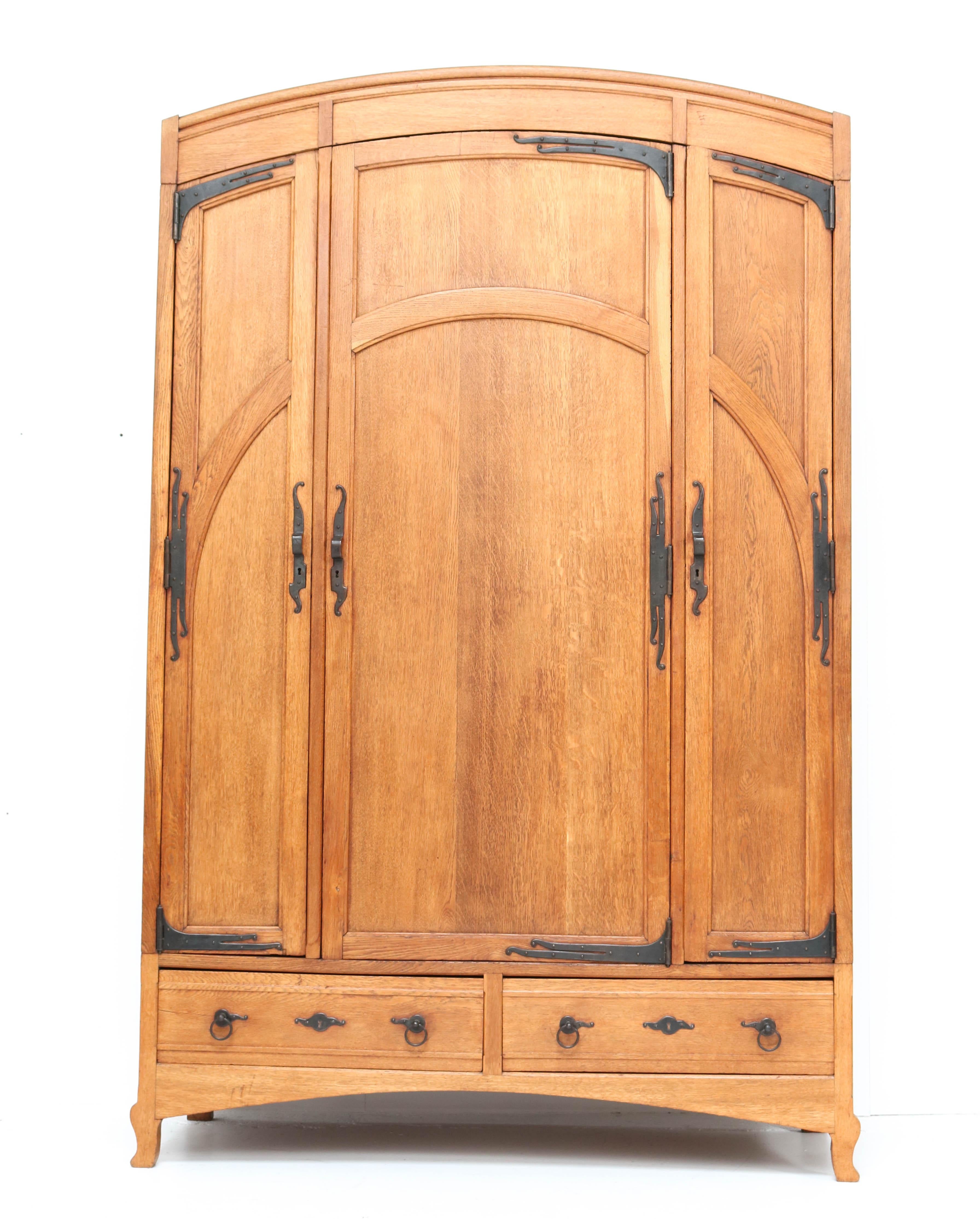 Magnificent and rare Art Nouveau Arts & Crafts armoire or wardrobe.
Design by Gustave Serrurier-Bovy.
Striking Belgium design from the 1900s.
Solid oak with black lacquered wrought iron.
This wonderful piece of furniture can be dismantled for