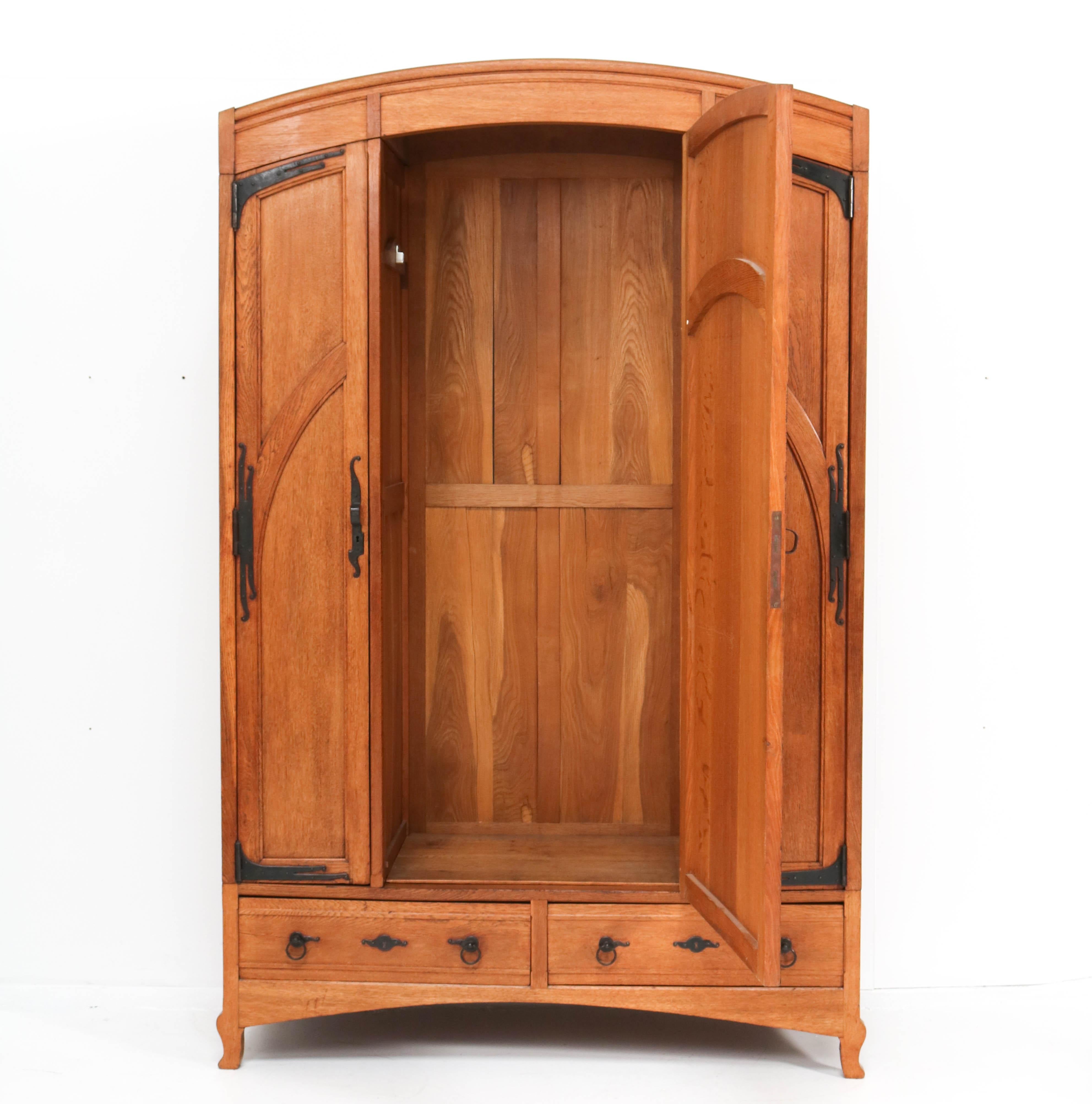 Oak Art Nouveau Arts & Crafts Armoire or Wardrobe by Gustave Serrurier-Bovy In Good Condition In Amsterdam, NL