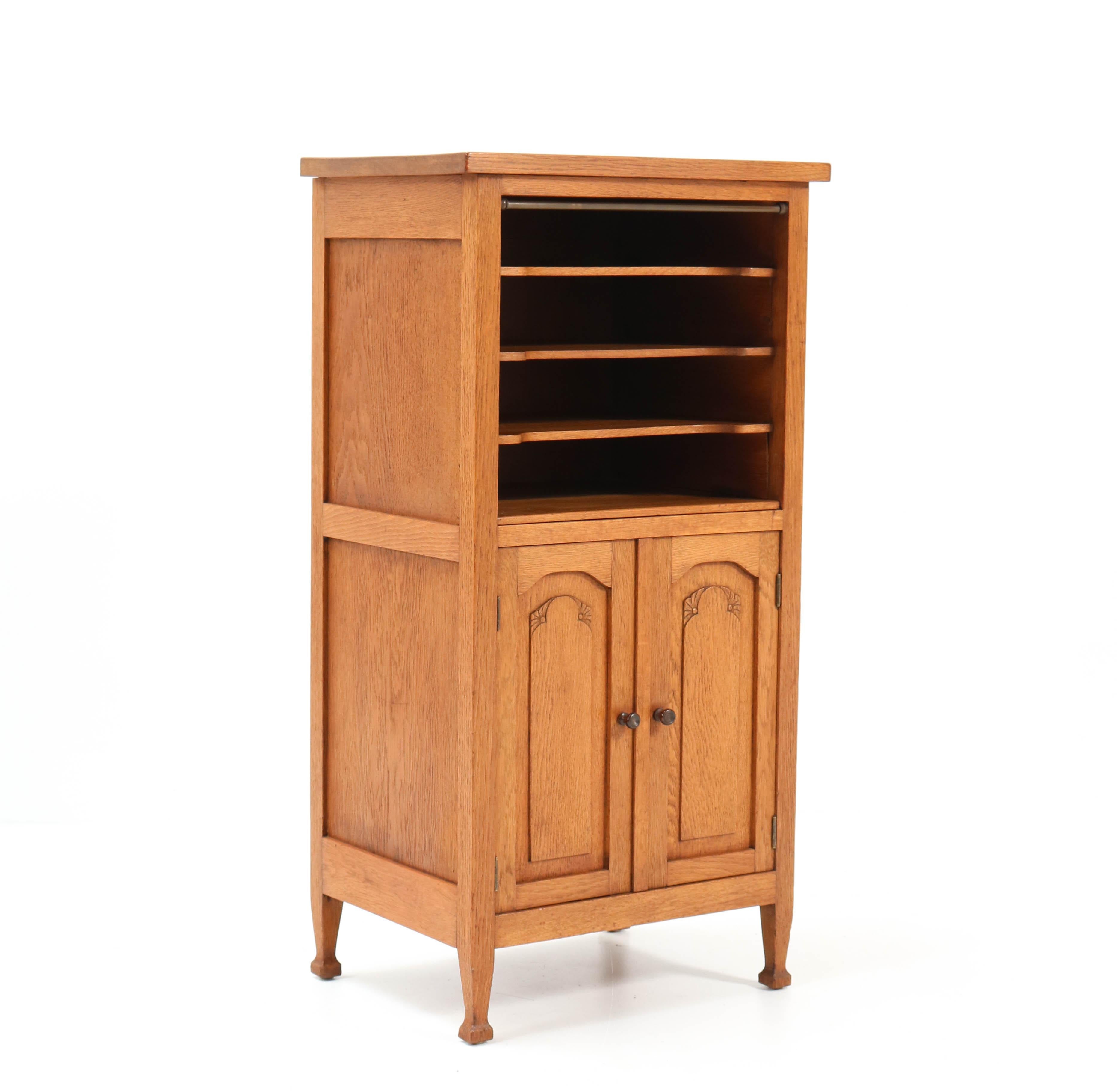 Oak Art Nouveau Arts & Crafts Cabinet, 1900s In Good Condition In Amsterdam, NL