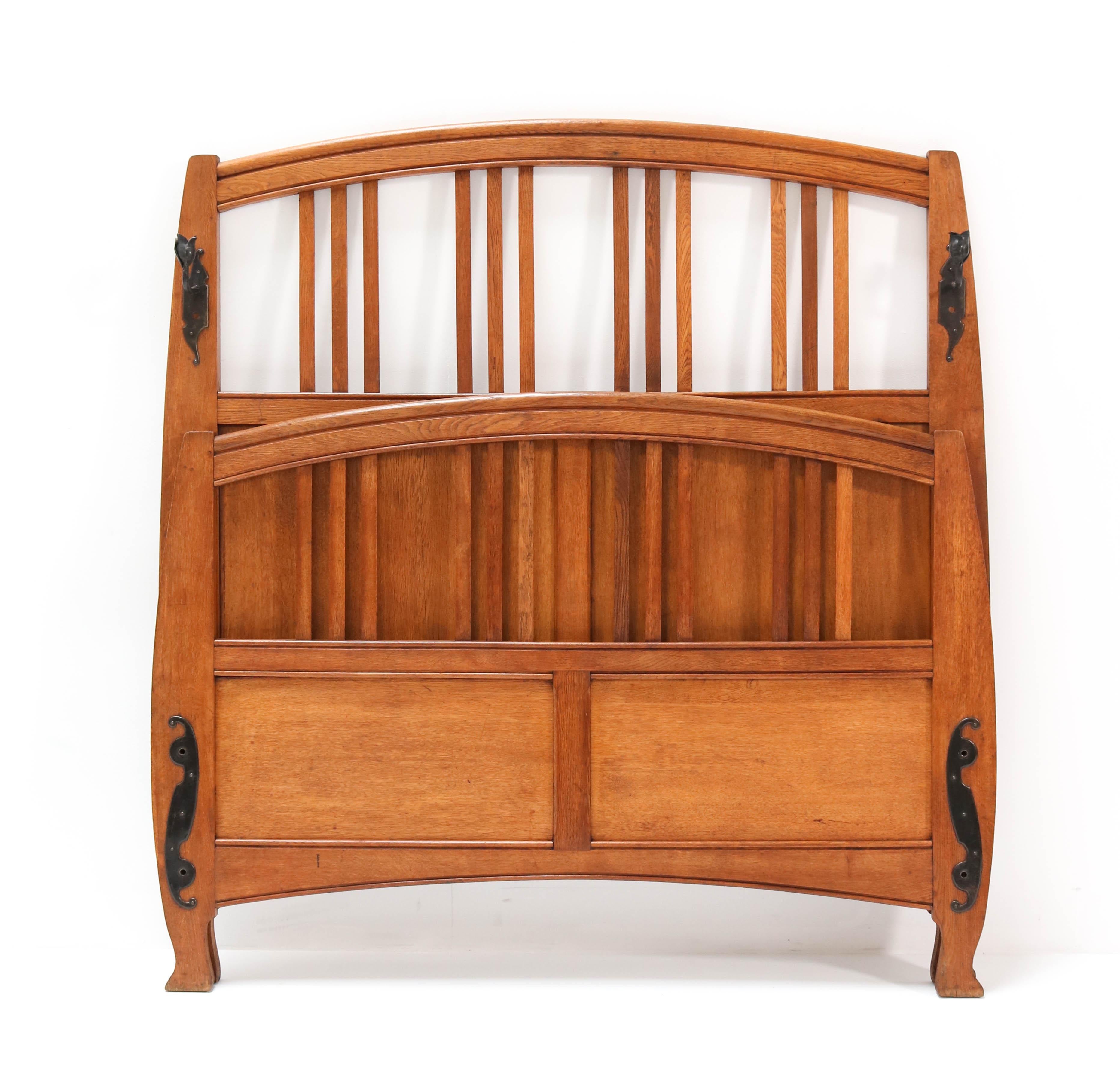 Belge Lit double Art Nouveau Arts & Crafts de Gustave Serrurier-Bovy, années 1900