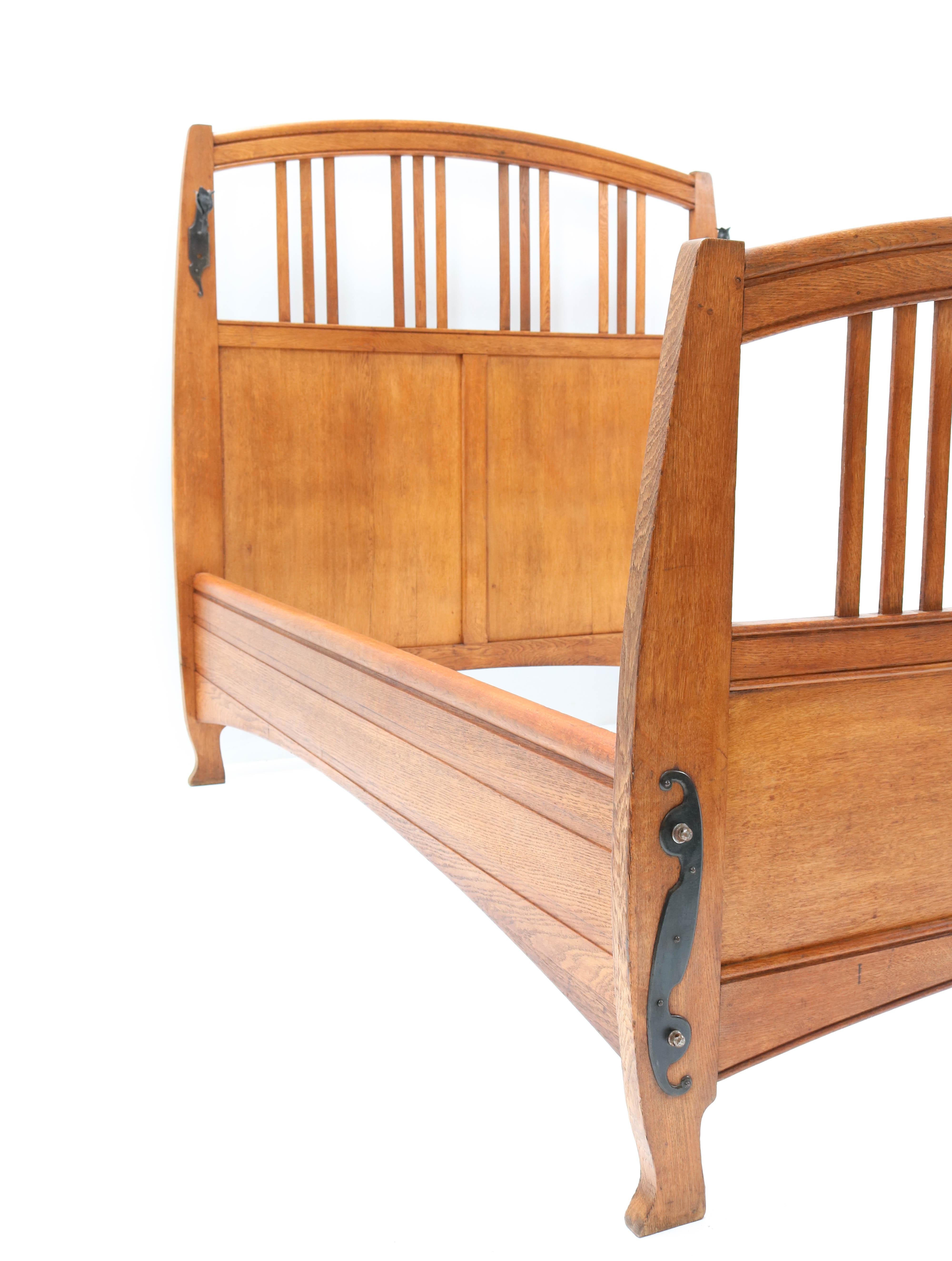Fer forgé Lit double Art Nouveau Arts & Crafts de Gustave Serrurier-Bovy, années 1900