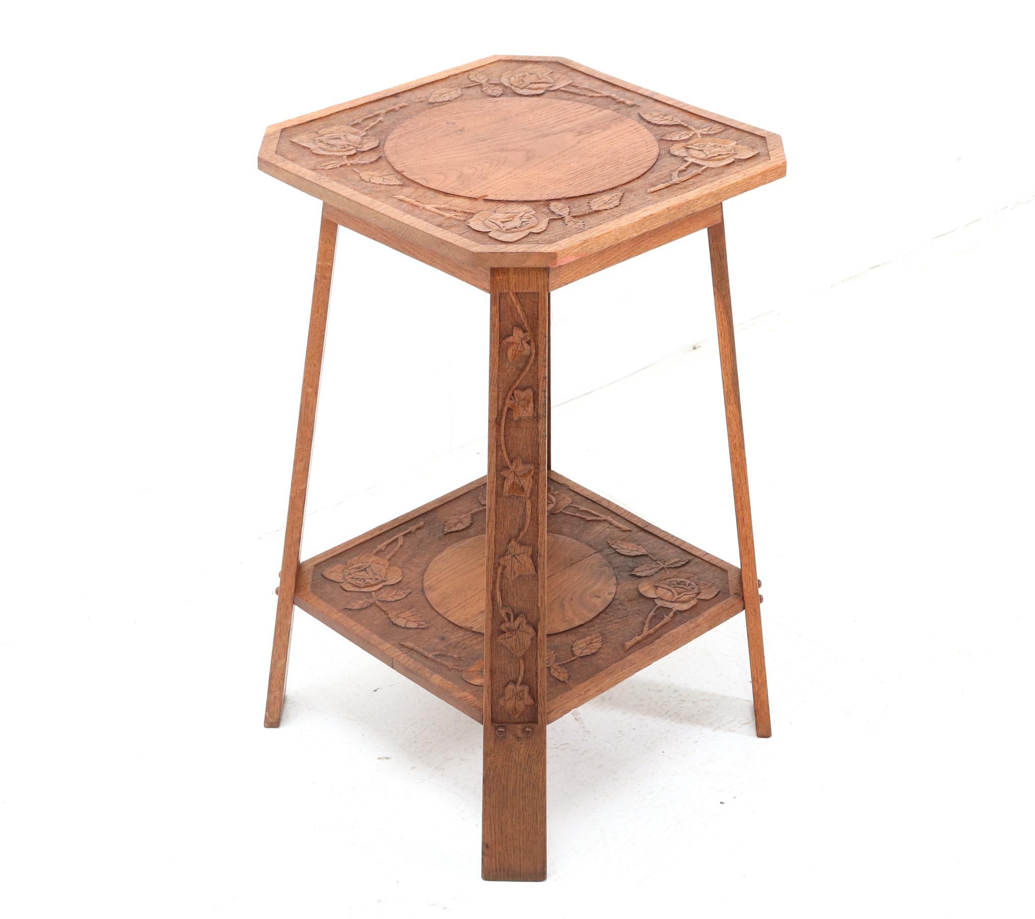 Oak Art Nouveau Arts & Crafts Side Table, 1900s In Good Condition For Sale In Amsterdam, NL