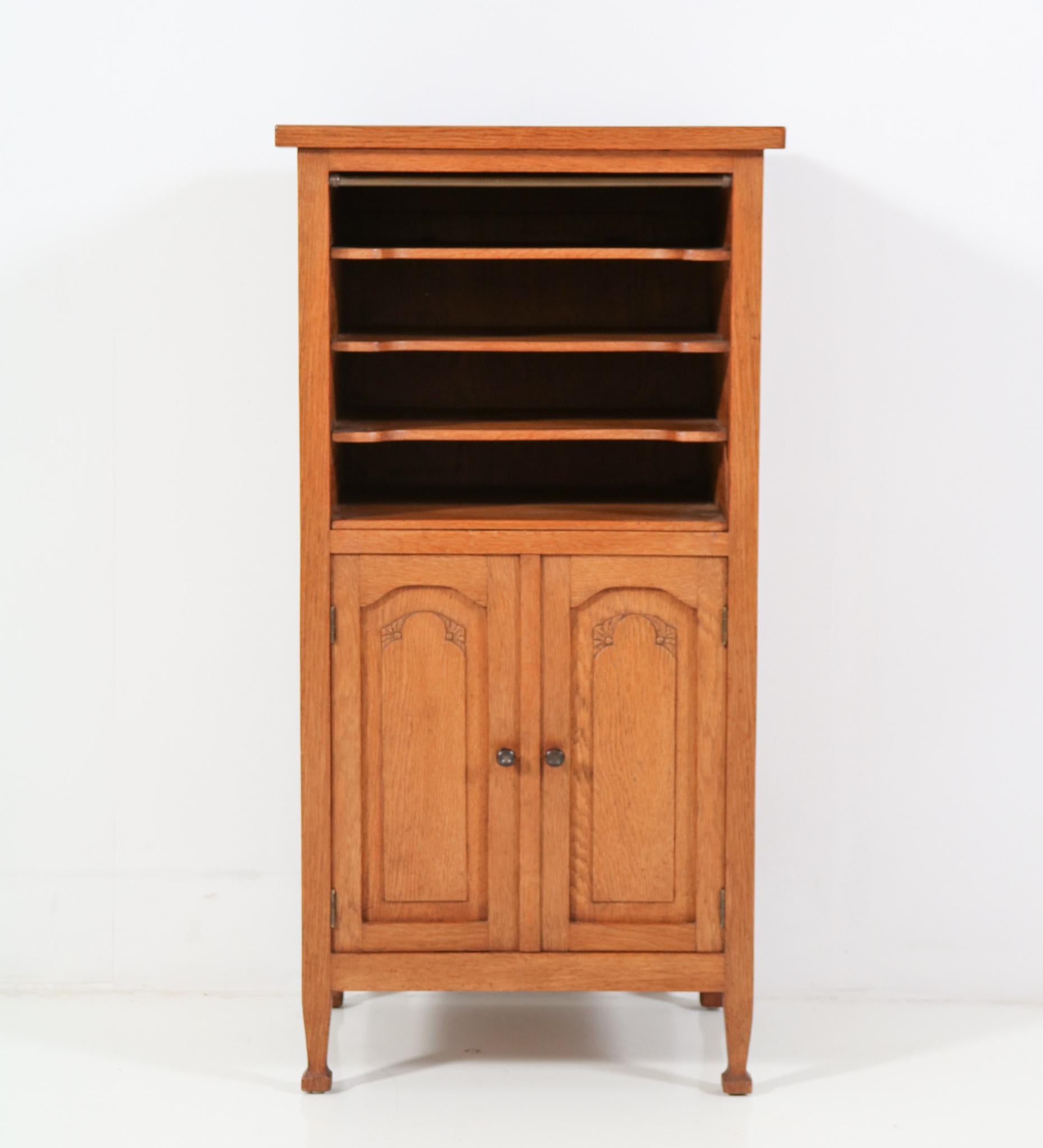 Stunning and rare Art Nouveau Jugendstil cabinet.
Striking Dutch design from the 1900s.
Solid oak with original solid ebony macassar knobs on the doors.
This wonderful Art Nouveau Jugendstil high quality cabinet is in
very good condition with a