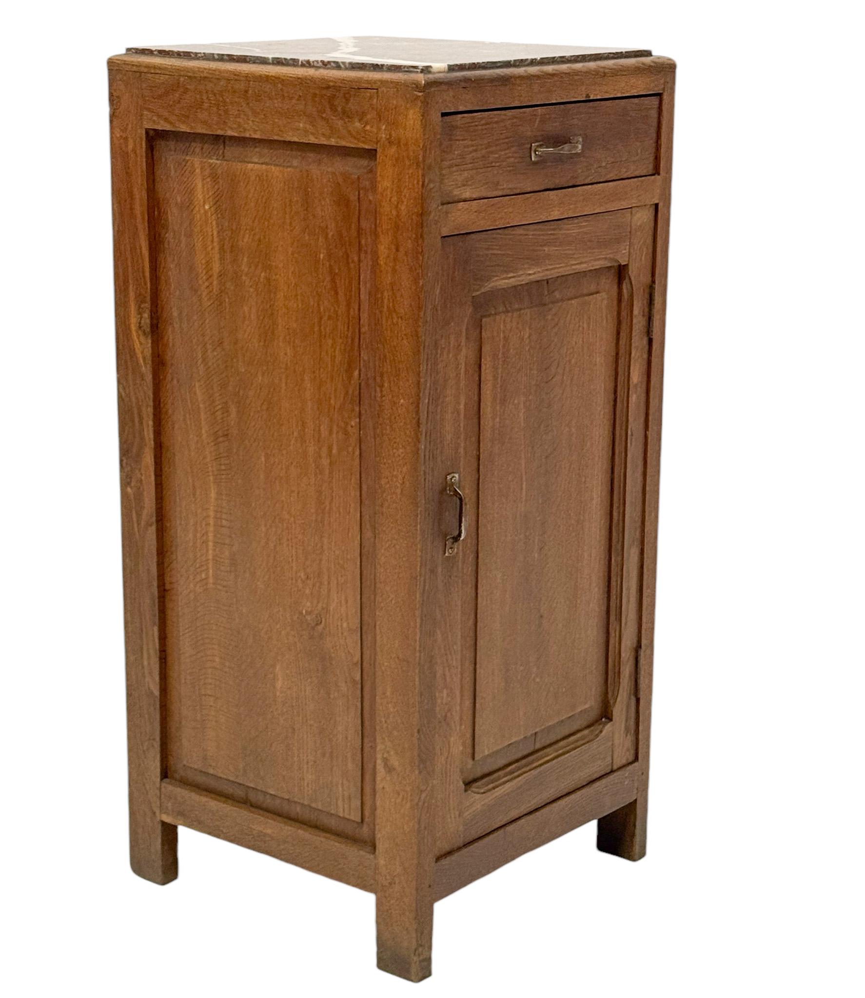 Oak Art Nouveau Nightstand or Bedside Table, 1900s In Good Condition In Amsterdam, NL