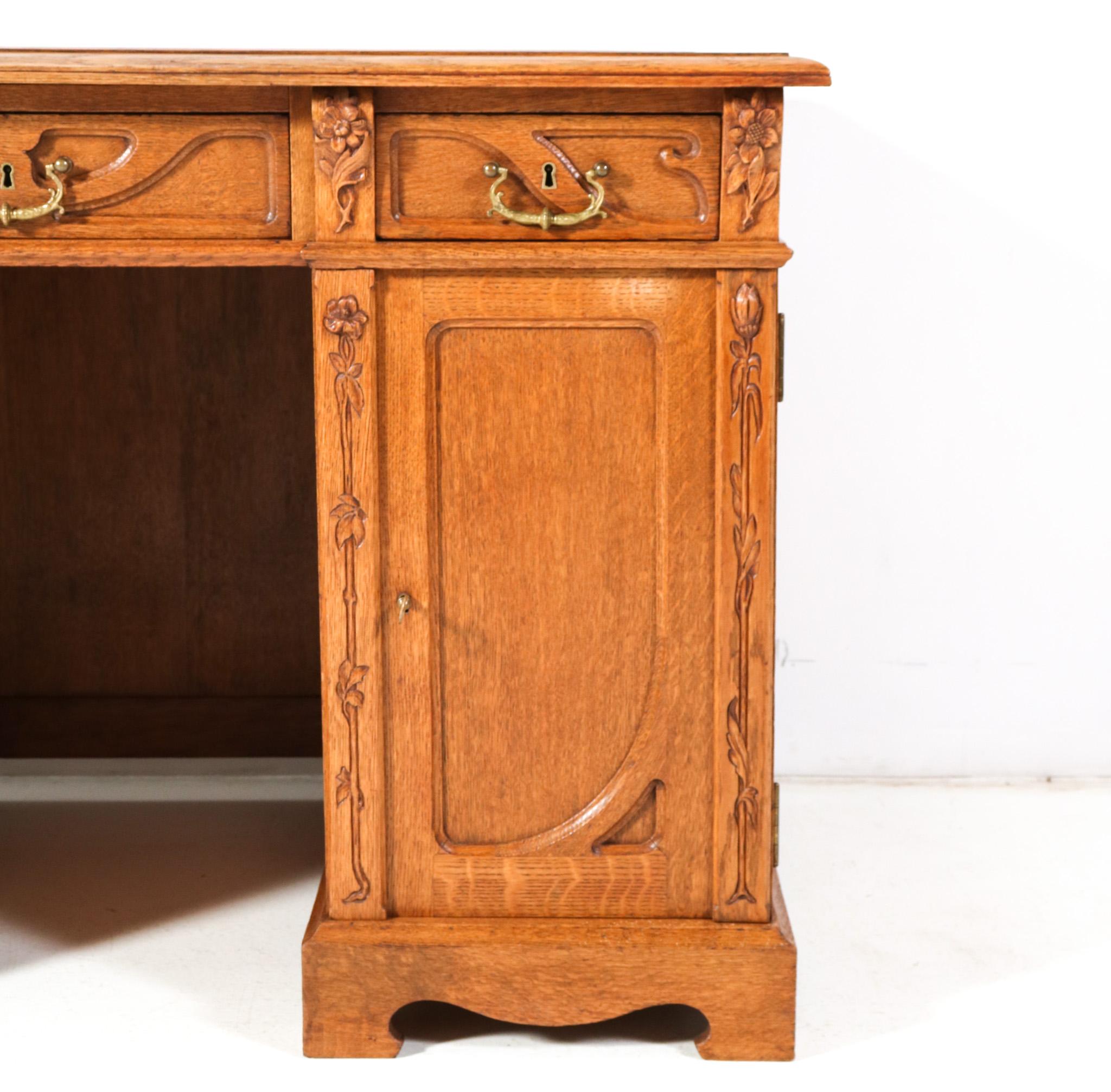 Bureau à piédestal en chêne Art Nouveau de J.J. Terburg & Zoon Arnhem, années 1900 en vente 2