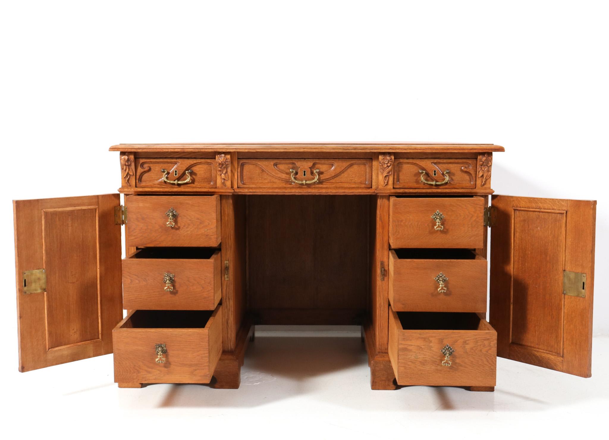 Oak Art Nouveau Pedestal Desk by J.J. Terburg & Zoon Arnhem, 1900s In Good Condition For Sale In Amsterdam, NL