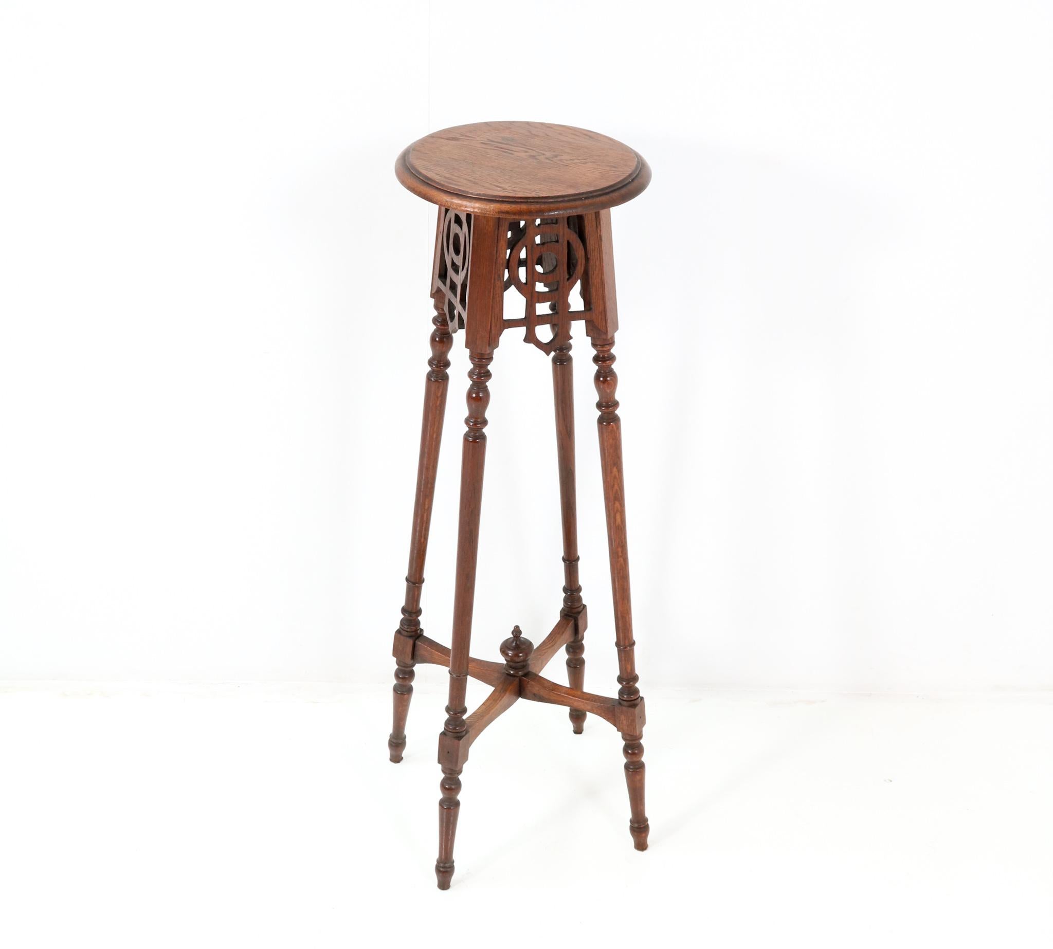Oak Art Nouveau Pedestal Table or Plant Stand, 1900s In Good Condition For Sale In Amsterdam, NL