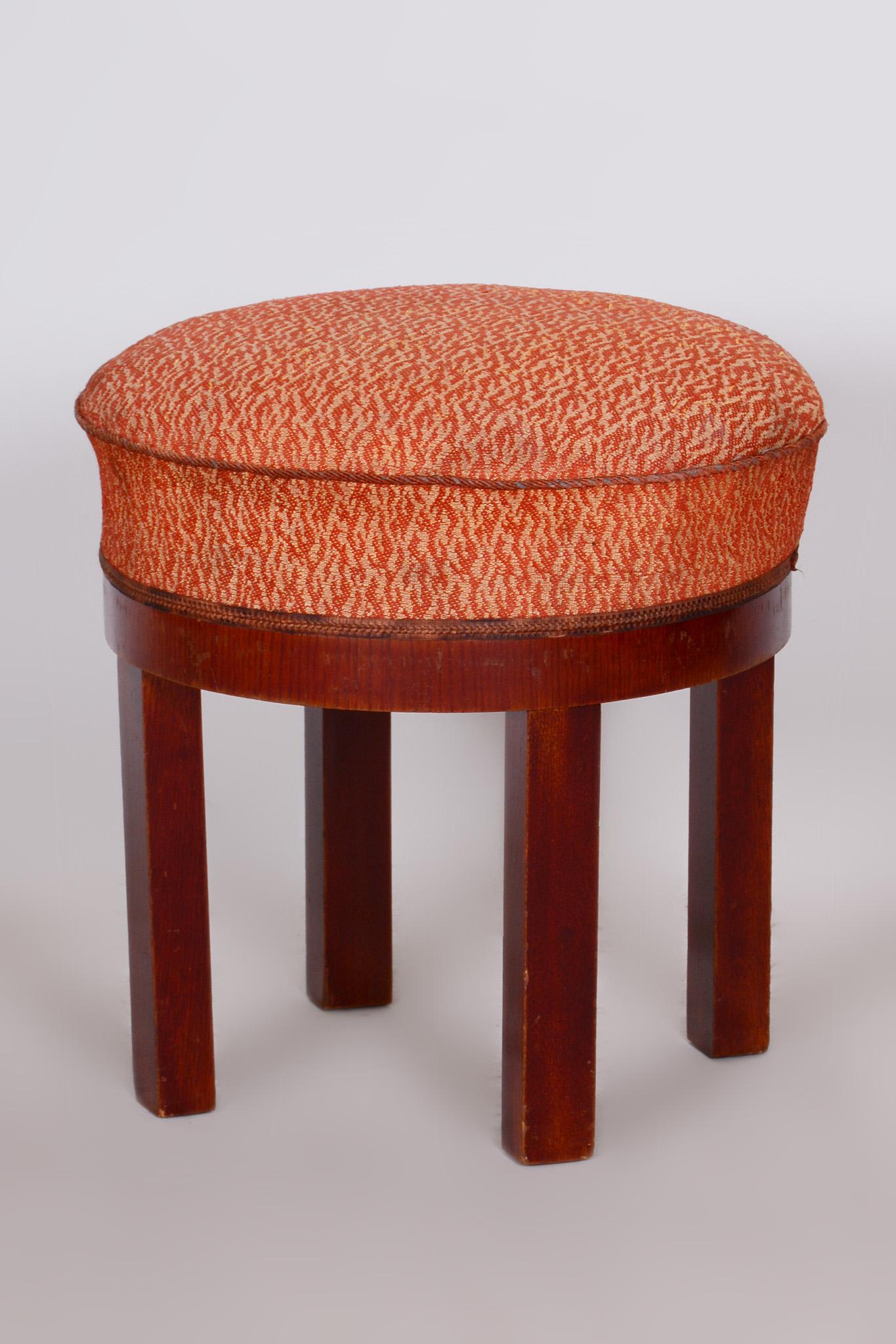 Art Deco foot stool.

Original preserved condition.
Stable wooden construction.
Revived polish.
Professionally cleaned original fabric.

Period: 1930-1939
Material: Oak
Source: Czechia (Czechoslovakia).