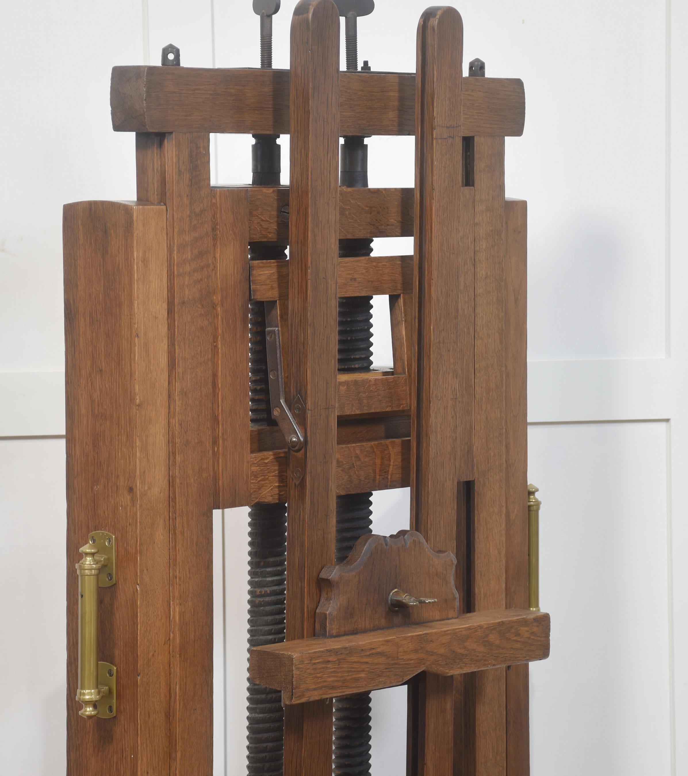 Oak artist’s fully adjustable studio easel 8