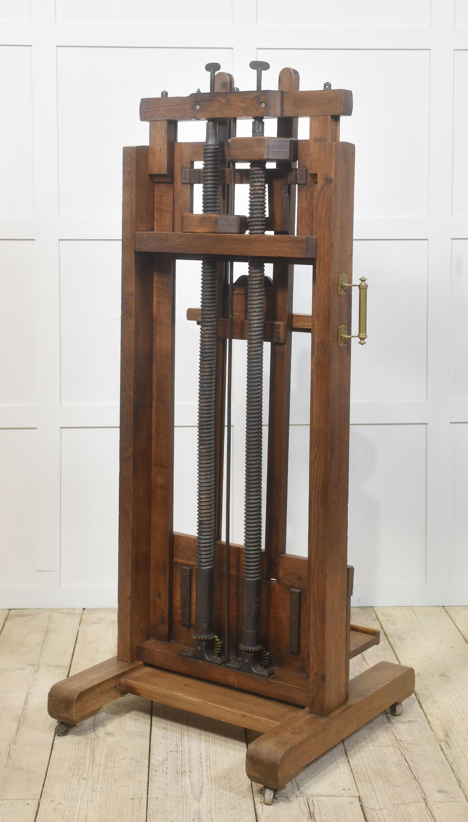 Oak artist’s fully adjustable studio easel 9