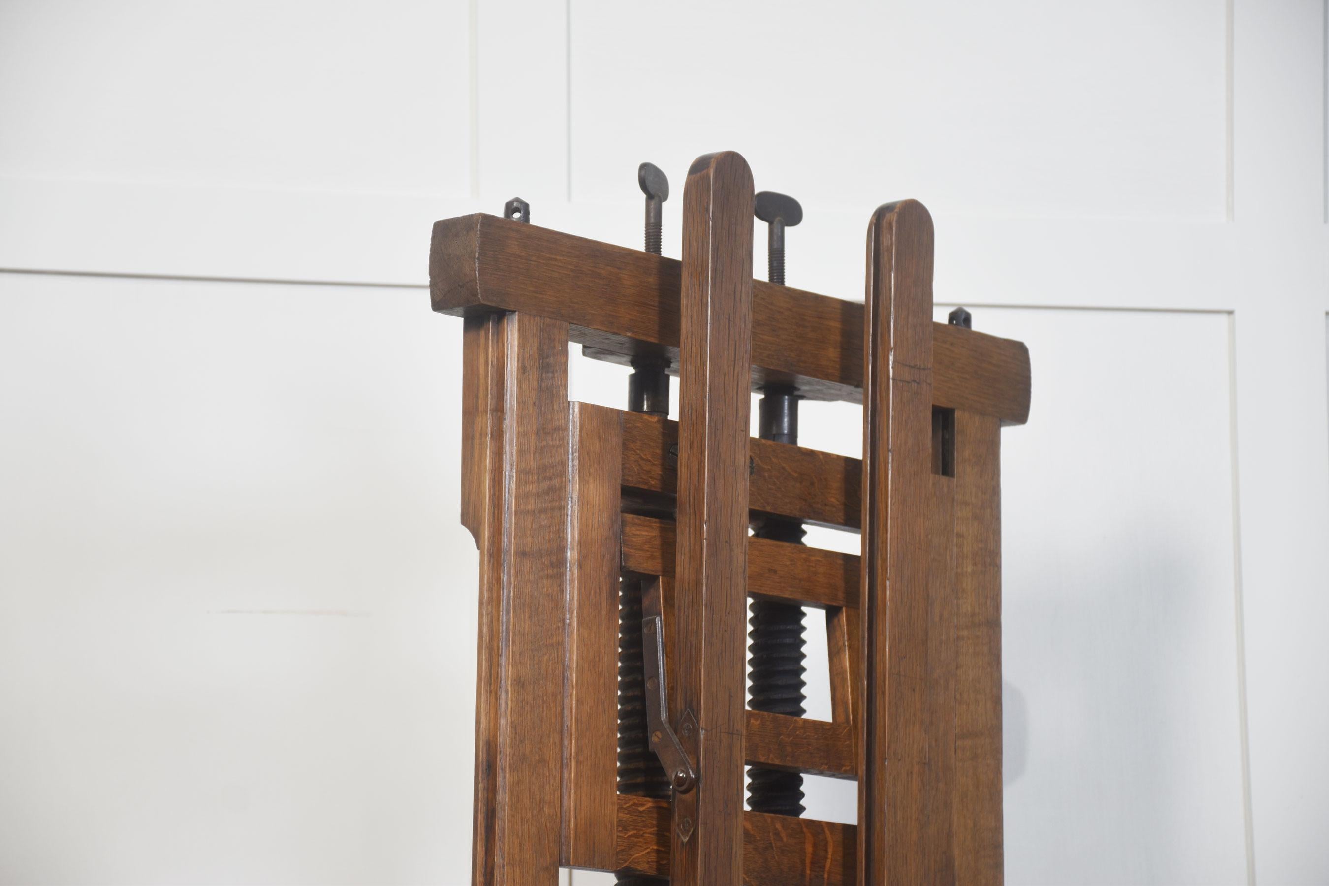 Oak artist’s fully adjustable studio easel 2
