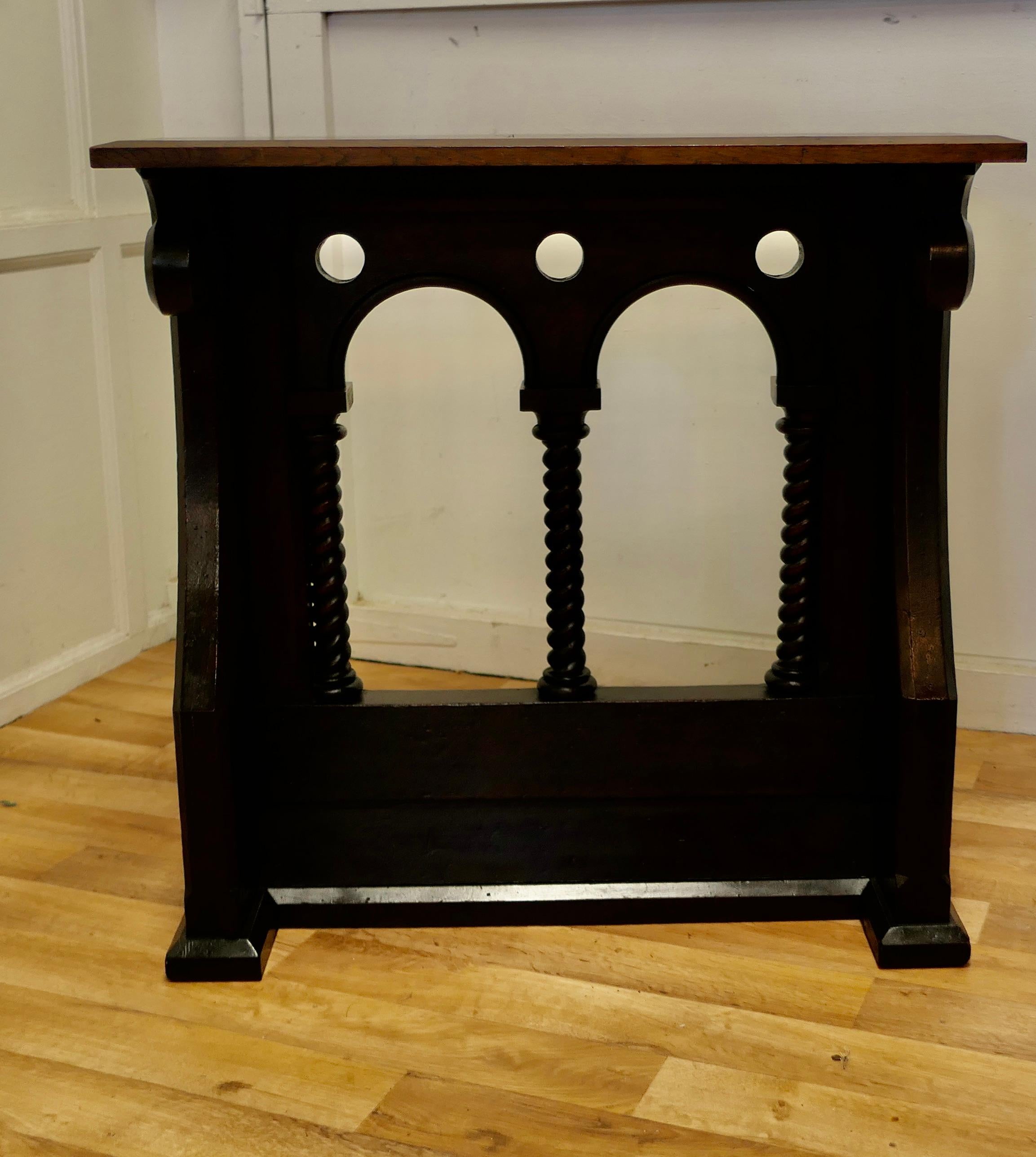 Oak Arts and Crafts Restaurant Reception Podium, Greeter, 


Oak Arts and Crafts Greeter, the top of the desk has a flat polished surface supported on 3 barley twist turned columns forming 2 arches
This is a heavy and very sturdy piece it is in