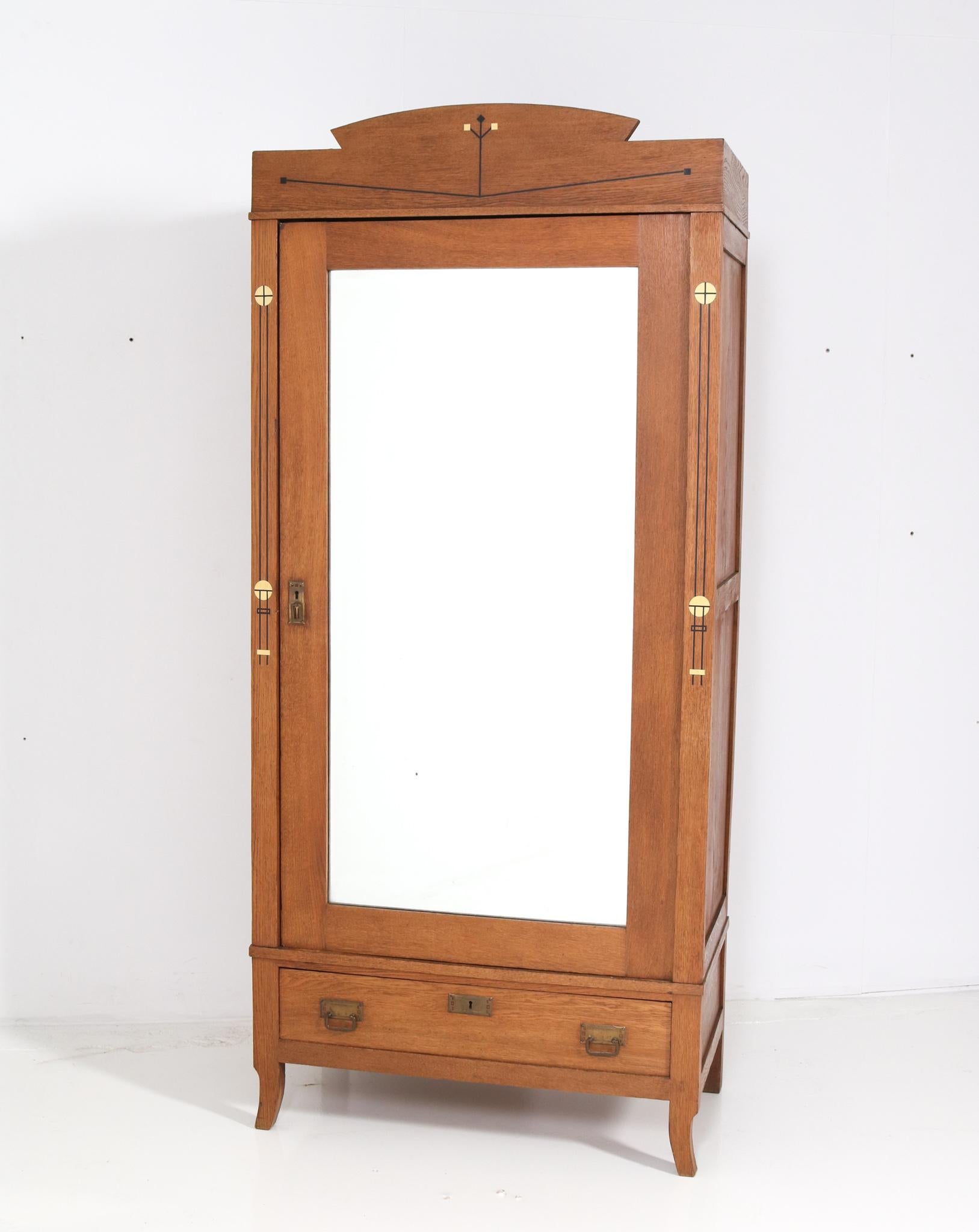Oak Arts & Crafts Armoire or Wardrobe with Inlay, 1900s In Good Condition In Amsterdam, NL