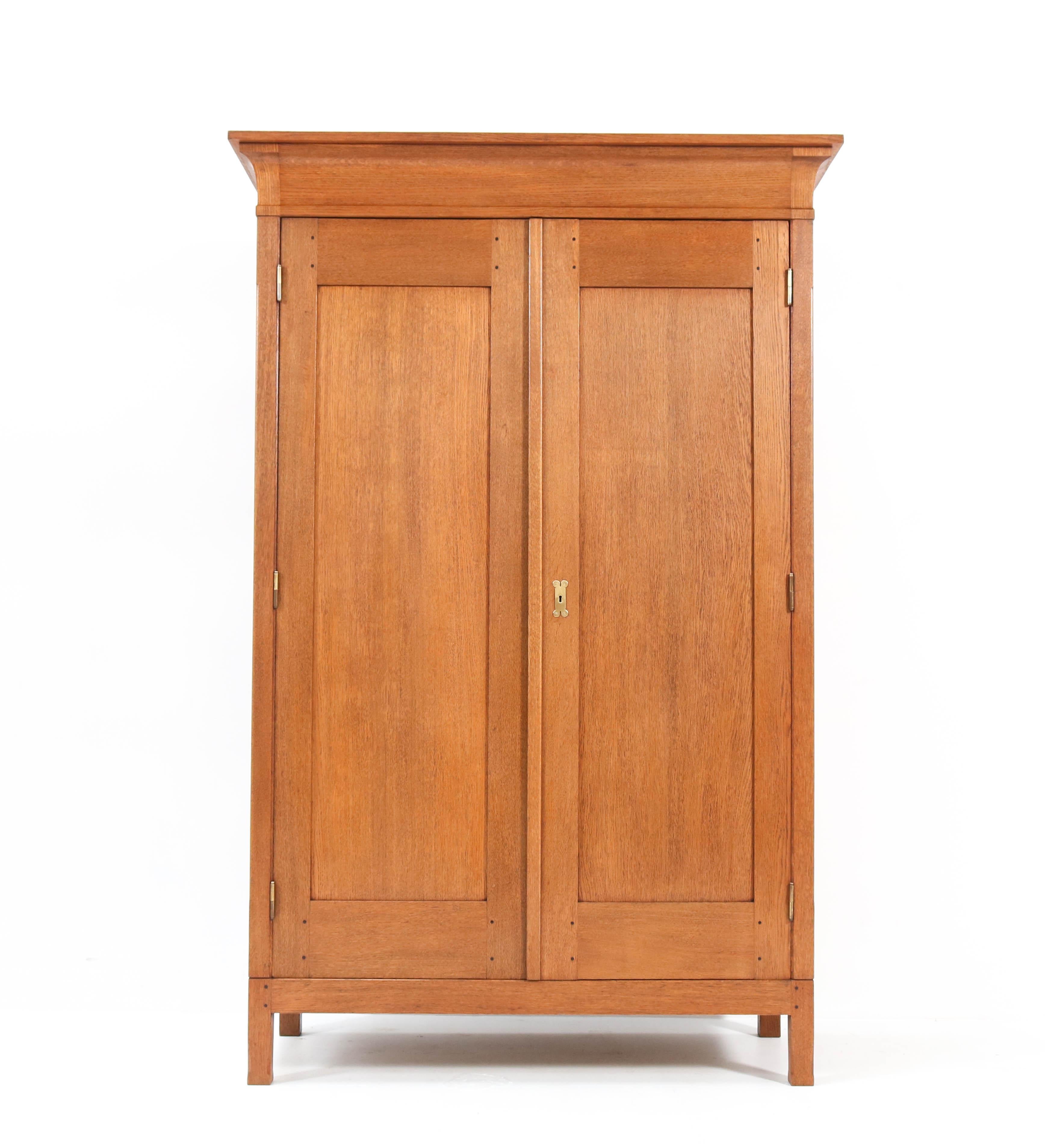 Stunning and rare Arts & Crafts Art Nouveau armoire or wardrobe.
Design by Jac. van den Bosch for 't Binnenhuis Amsterdam.
Striking Dutch design from the 1900s.
Variant Opus nr. 348!
Solid oak with original brass key entrance.
Four original