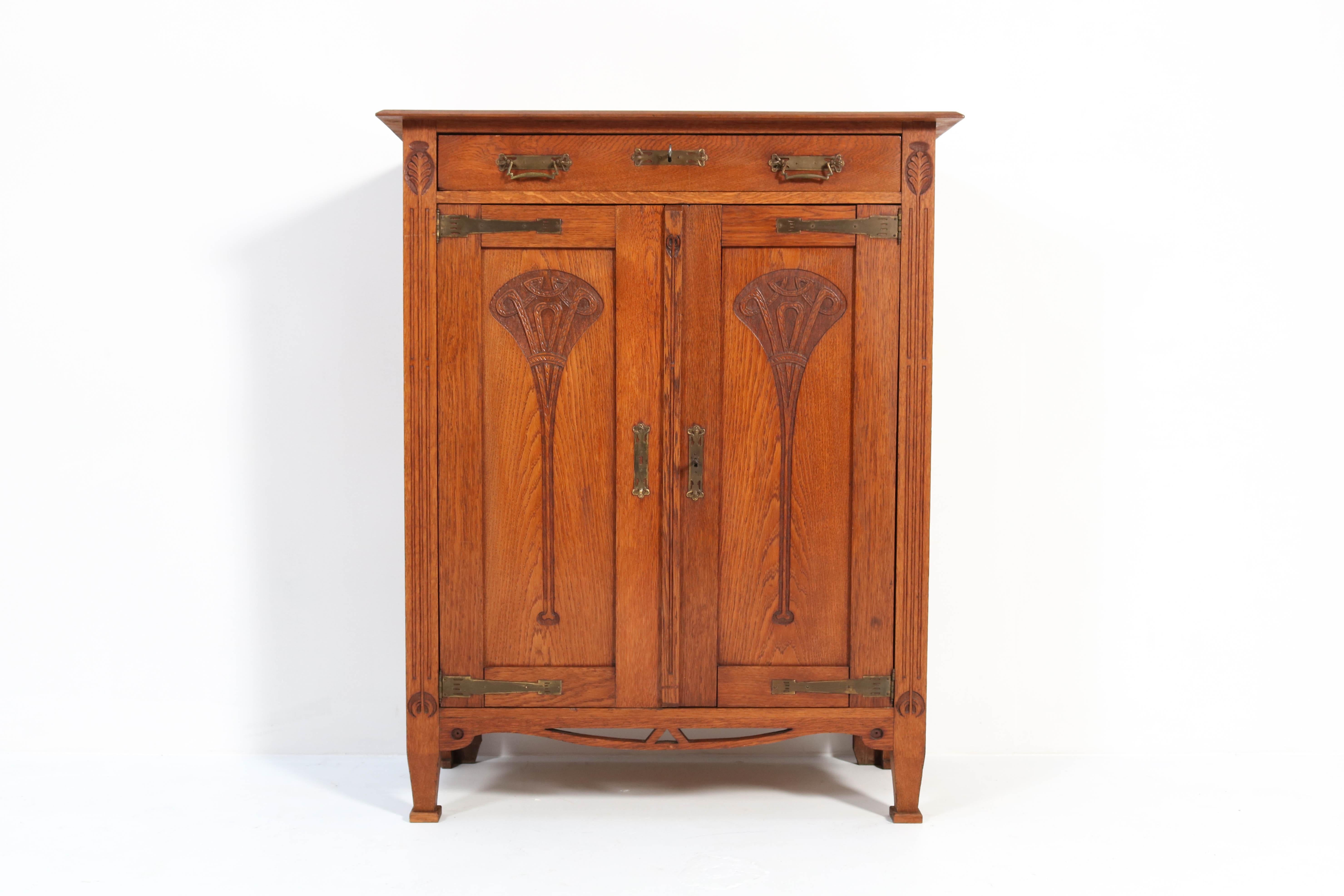 Early 20th Century Oak Arts & Crafts Art Nouveau Cabinet, 1900s