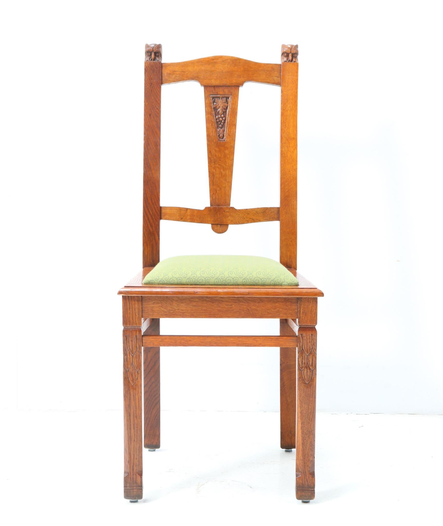 Magnificent and rare Arts & Crafts Art Nouveau side chair.
Design by Kobus de Graaff, a famous Dutch artist, furniture maker and sculptor.
Striking Dutch design from the 1900s.
Solid oak frame with hand-carved decorations and on top of the backrest