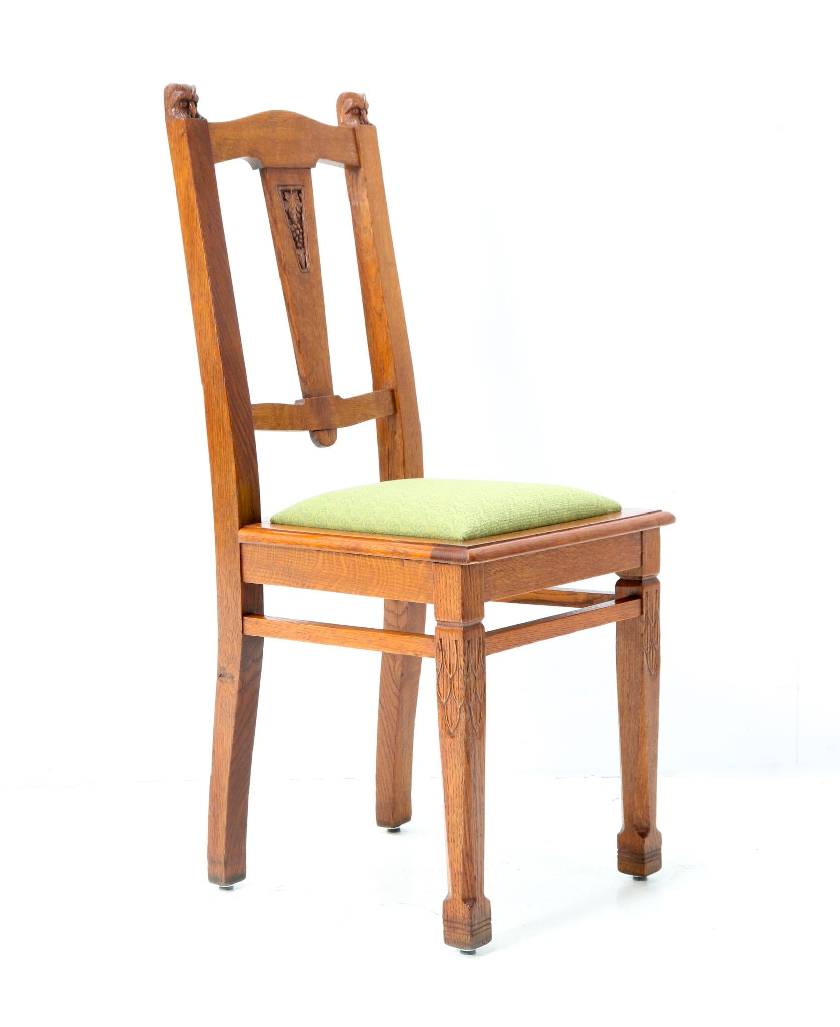 Kunsthandwerklicher Jugendstil-Beistellstuhl aus Eichenholz von Kobus de Graaff, 1900er Jahre (Arts and Crafts) im Angebot
