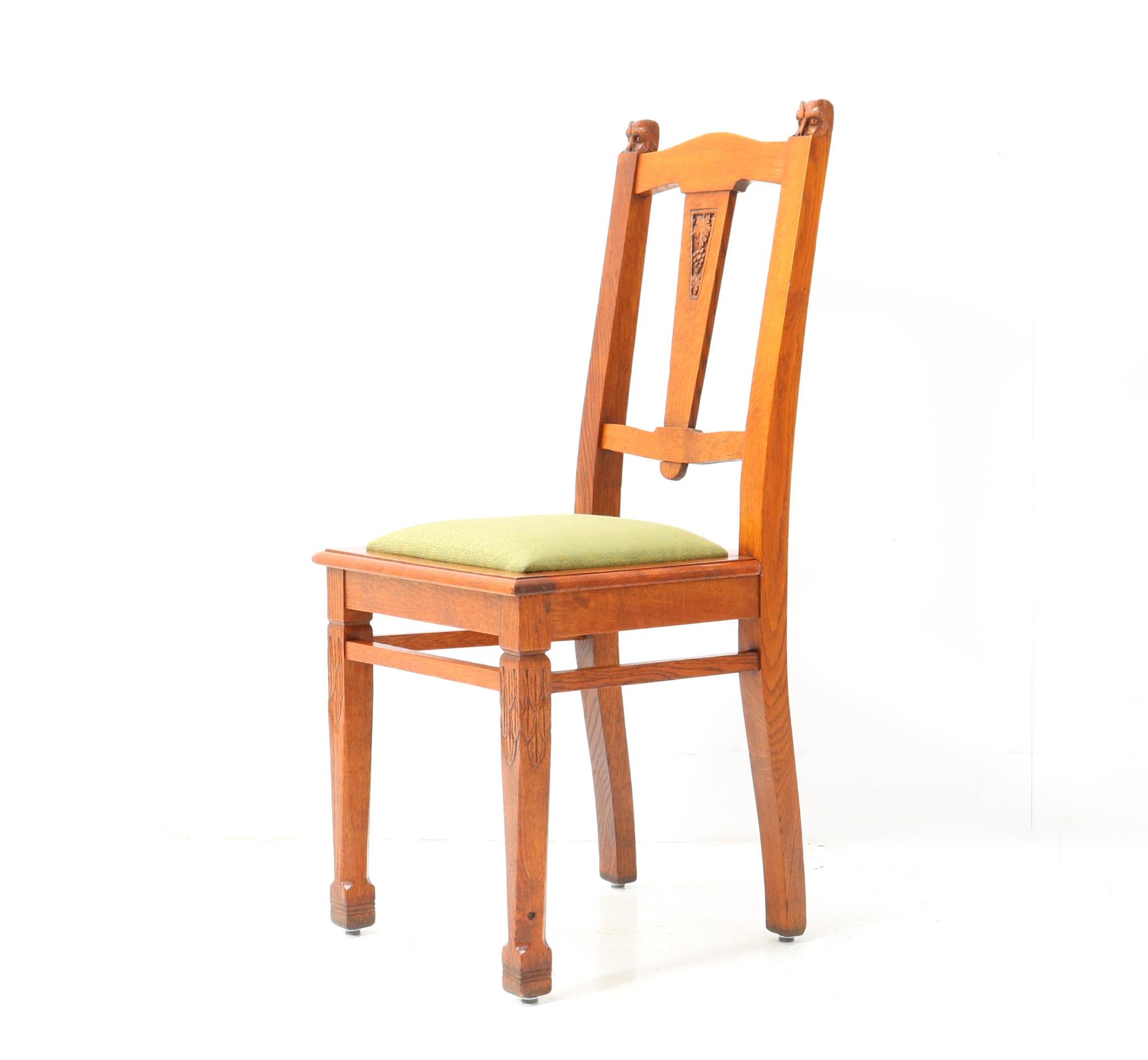 Kunsthandwerklicher Jugendstil-Beistellstuhl aus Eichenholz von Kobus de Graaff, 1900er Jahre (Niederländisch) im Angebot
