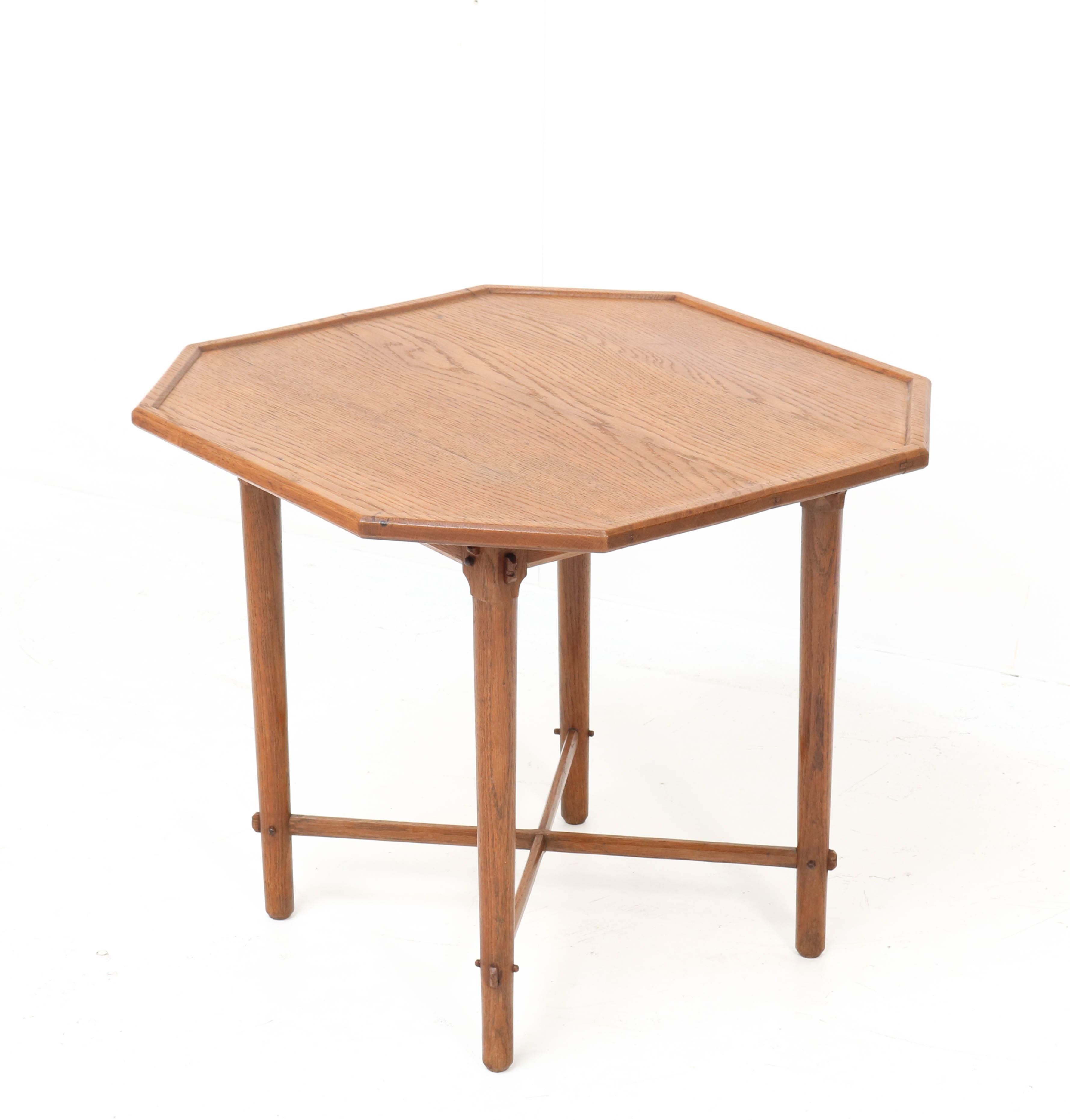 Néerlandais Table basse Arts & Crafts en chêne par A.J. Kropholler, années 1900 en vente