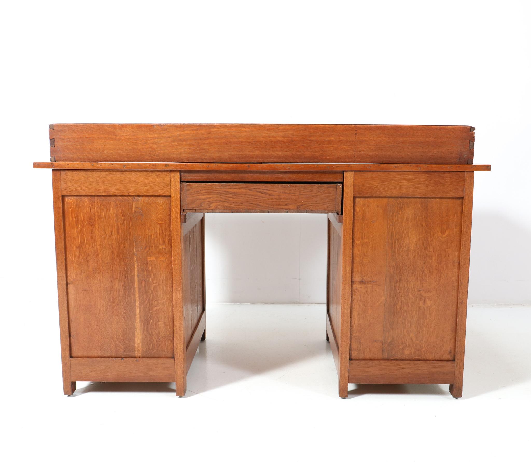 Late 19th Century Oak Arts & Crafts Pedestal Desk by Alexander J. Kropholler, 1890s For Sale