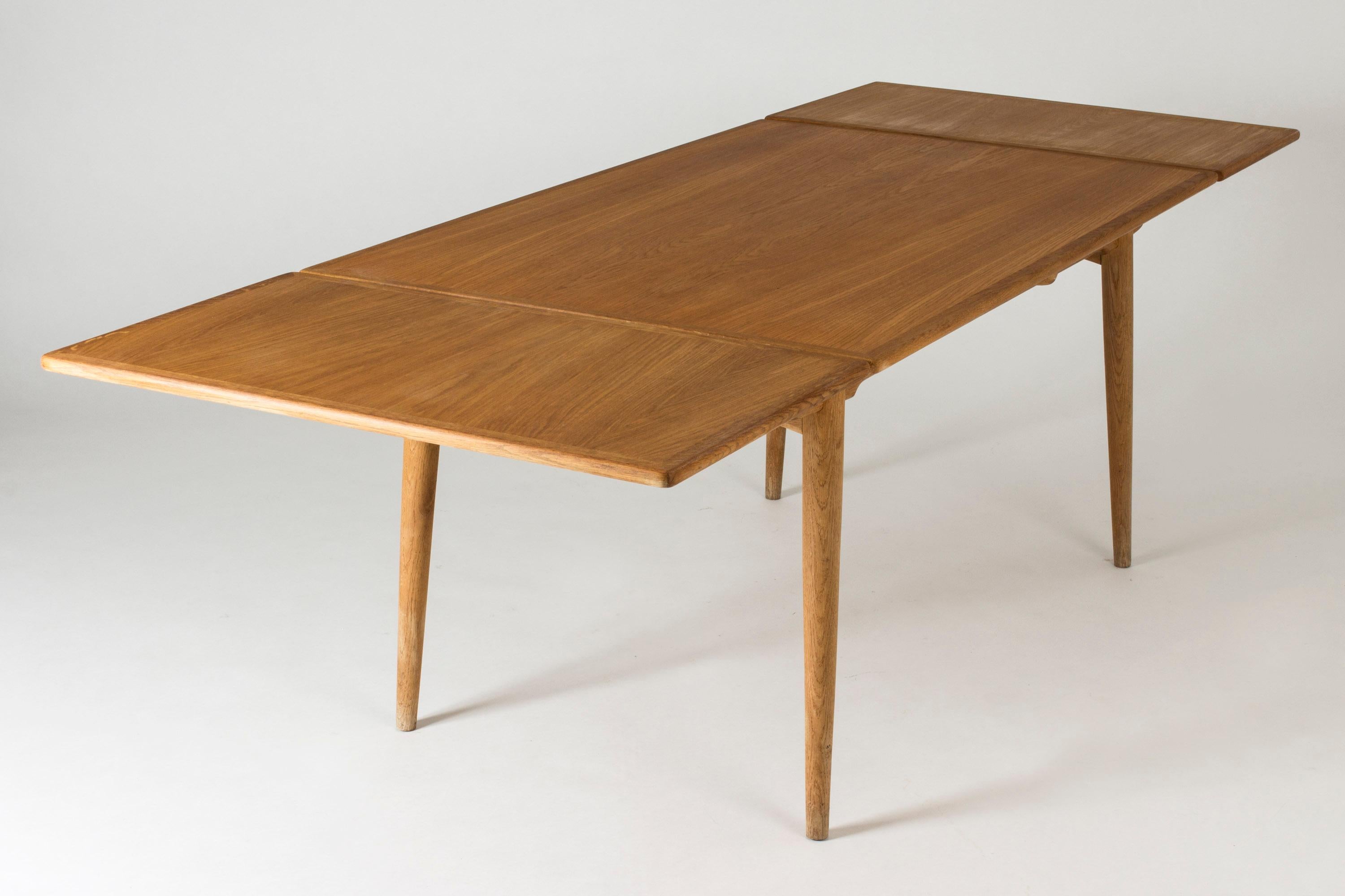 Oak “AT 312” Dining Table by Hans J. Wegner In Good Condition In Stockholm, SE