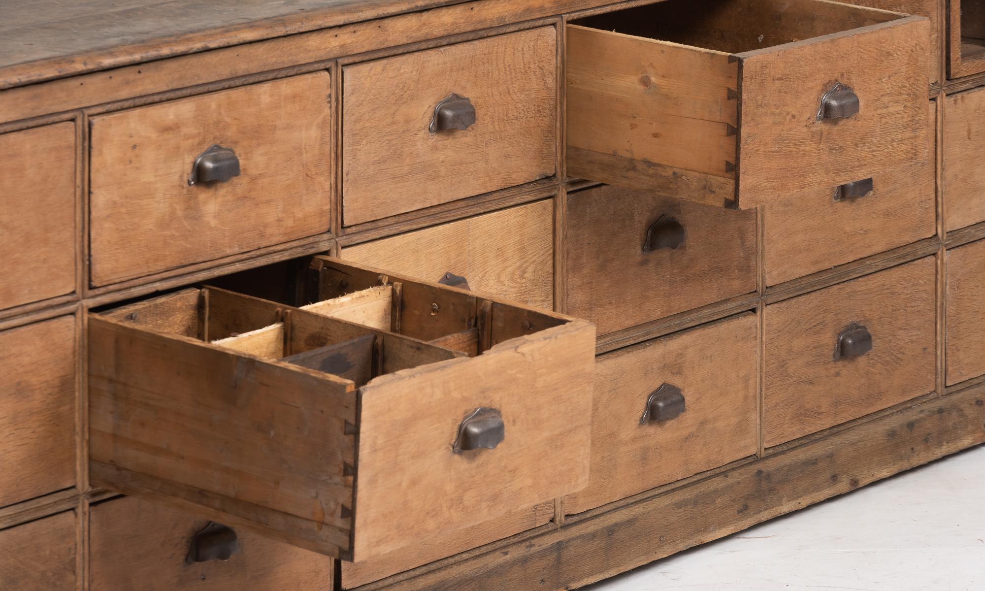 Oak Bank of Drawers, England, circa 1900 In Good Condition In Culver City, CA