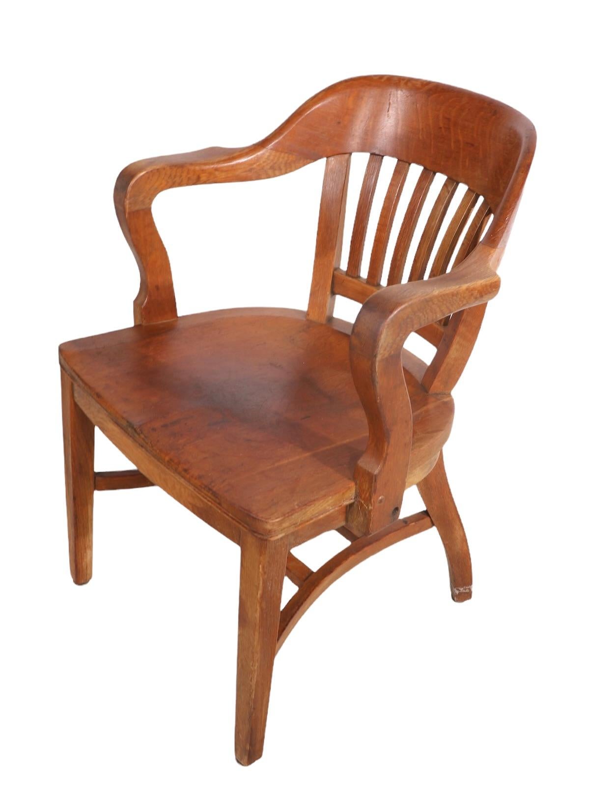 Oak Bank of England Yale Library Jury Desk Office Chair Ca. 1930/1940's In Good Condition In New York, NY